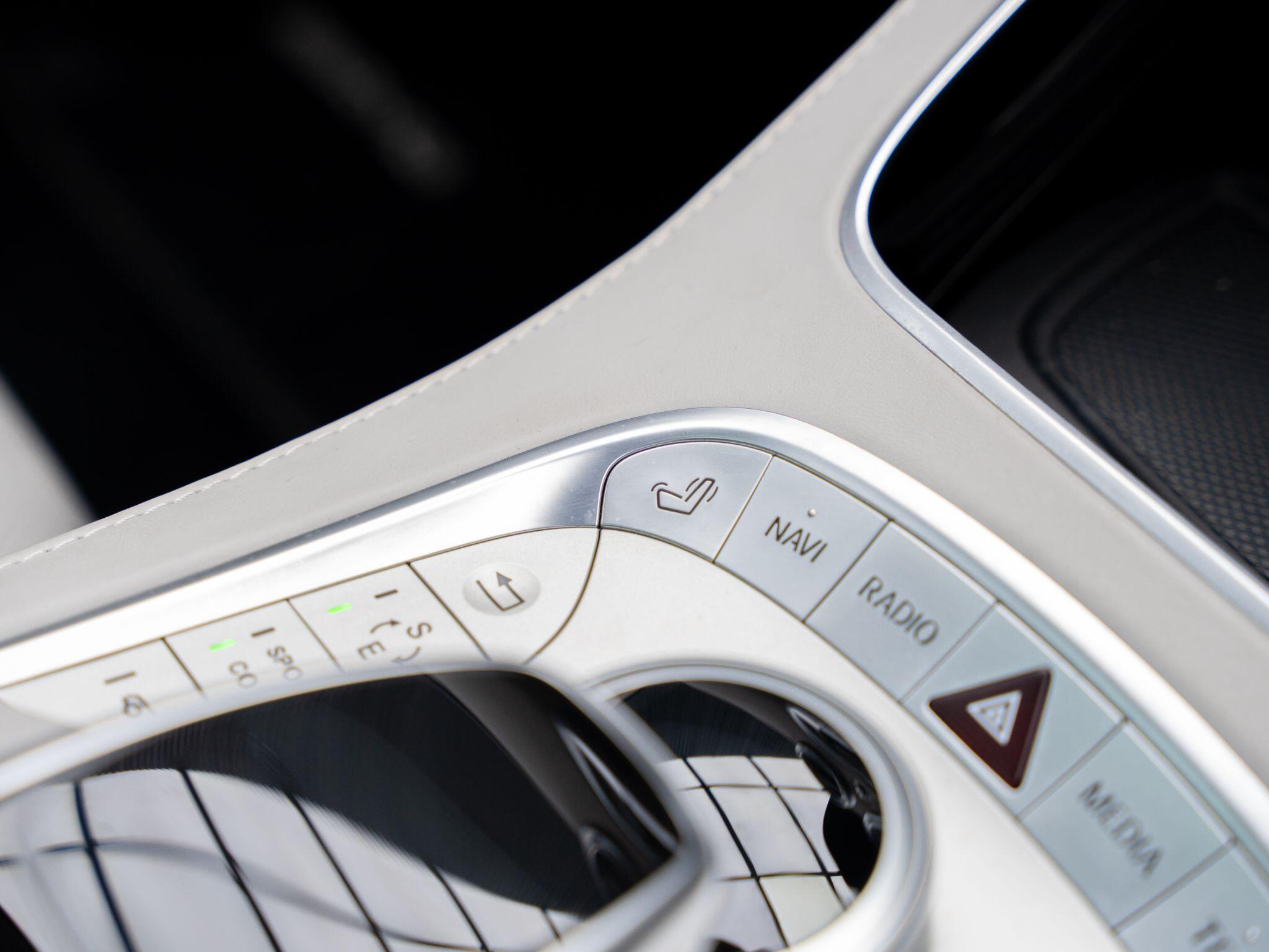 Mercedes-Benz S-Class view 25
