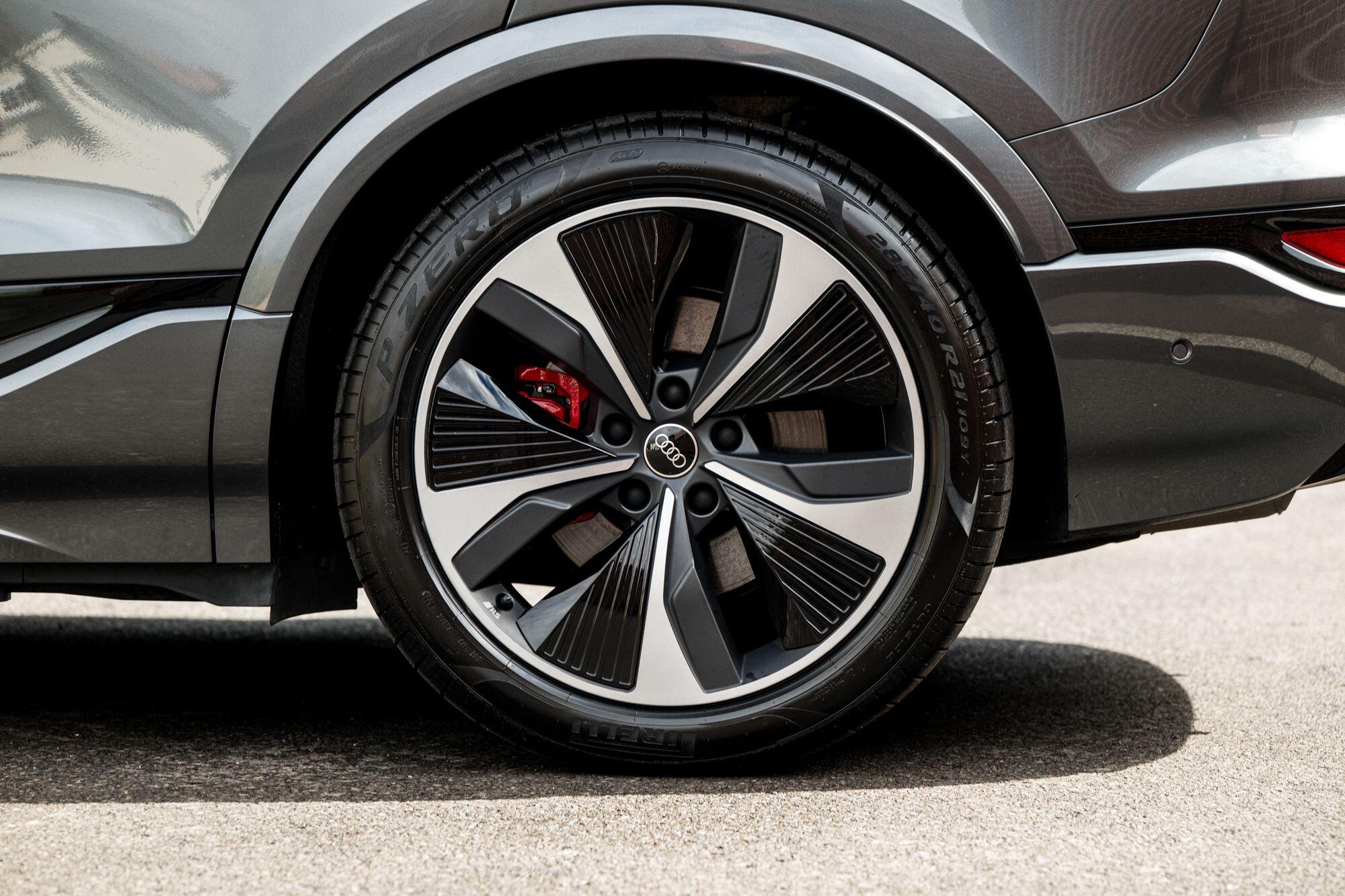 Audi SQ6 E-Tron view 26