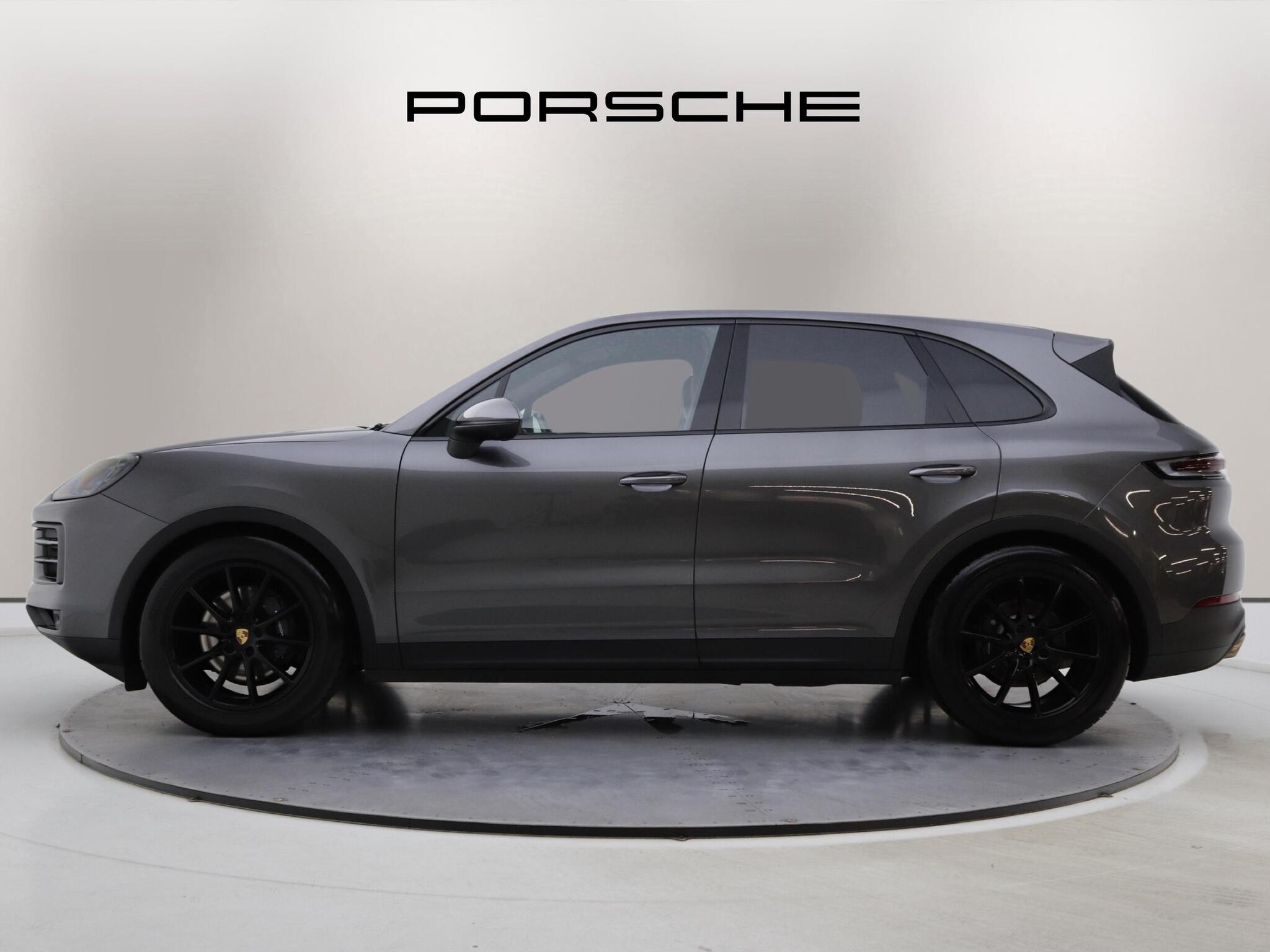 Porsche Cayenne view 4