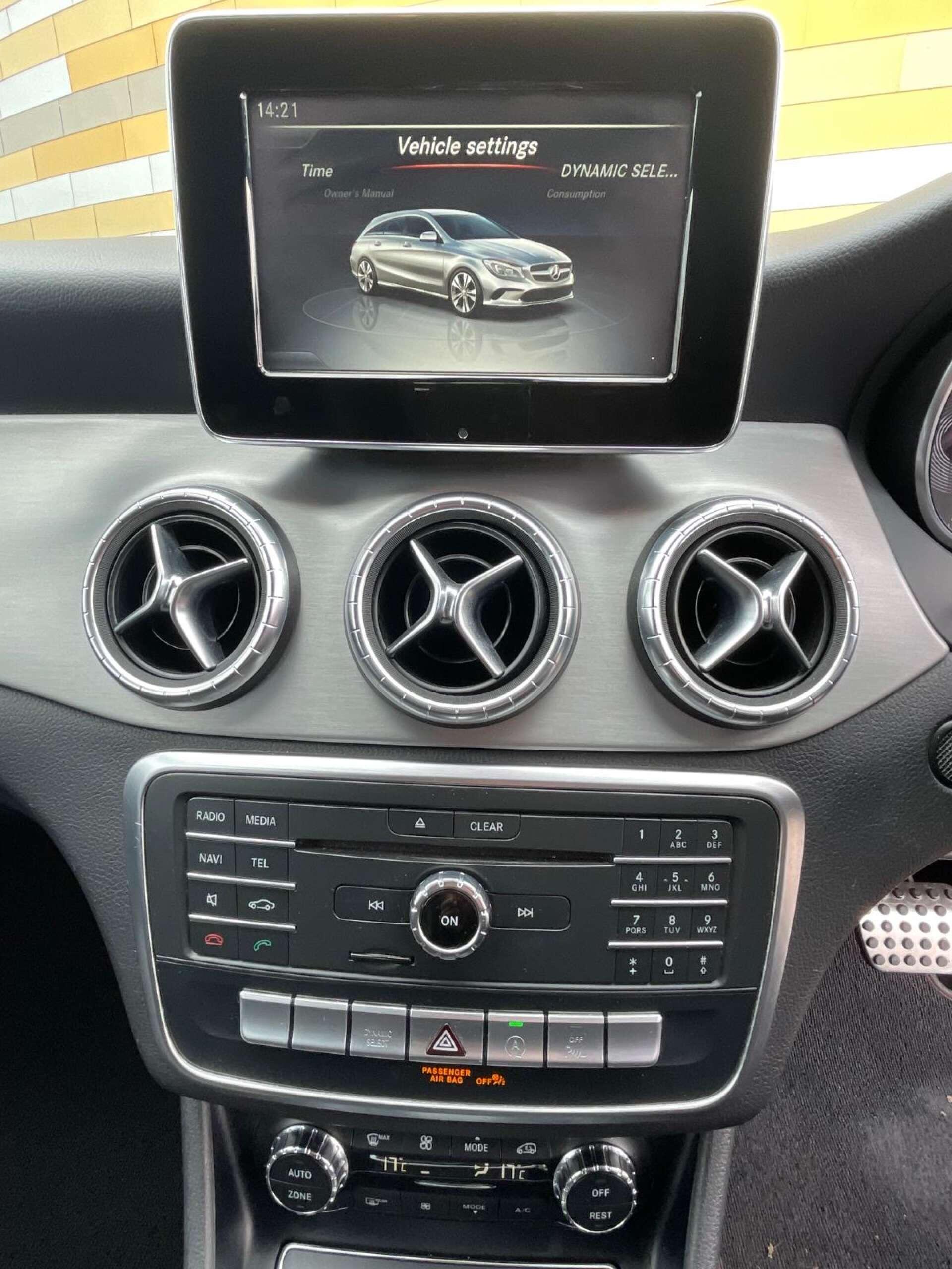 Mercedes-Benz Cla view 10