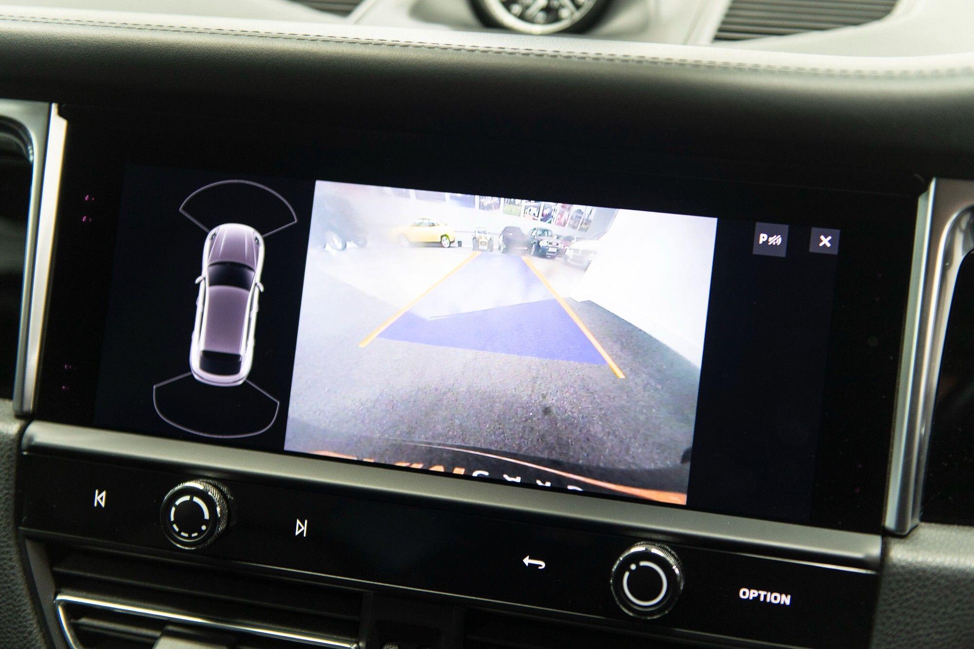 Porsche Macan view 25