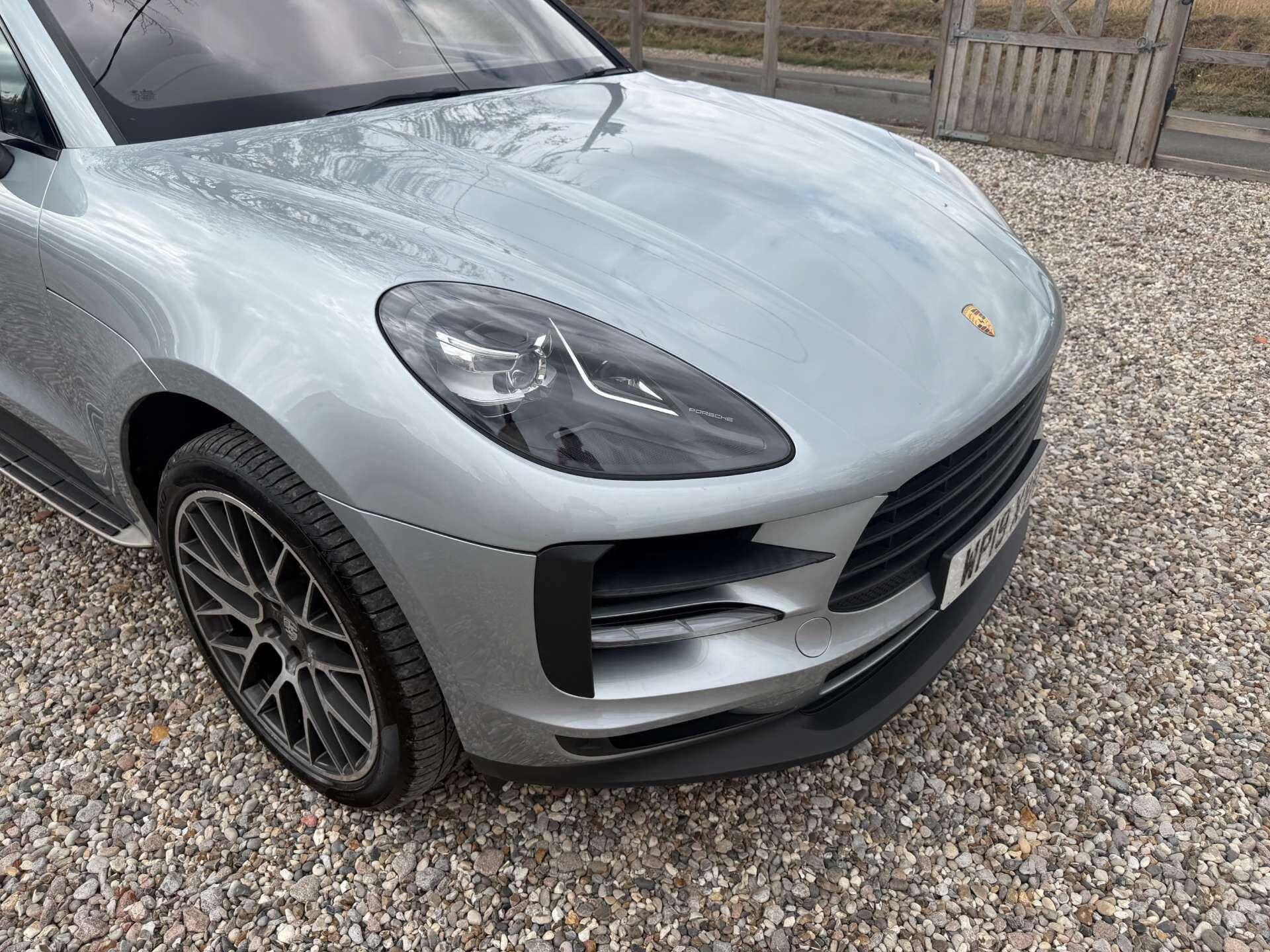 Porsche Macan view 16