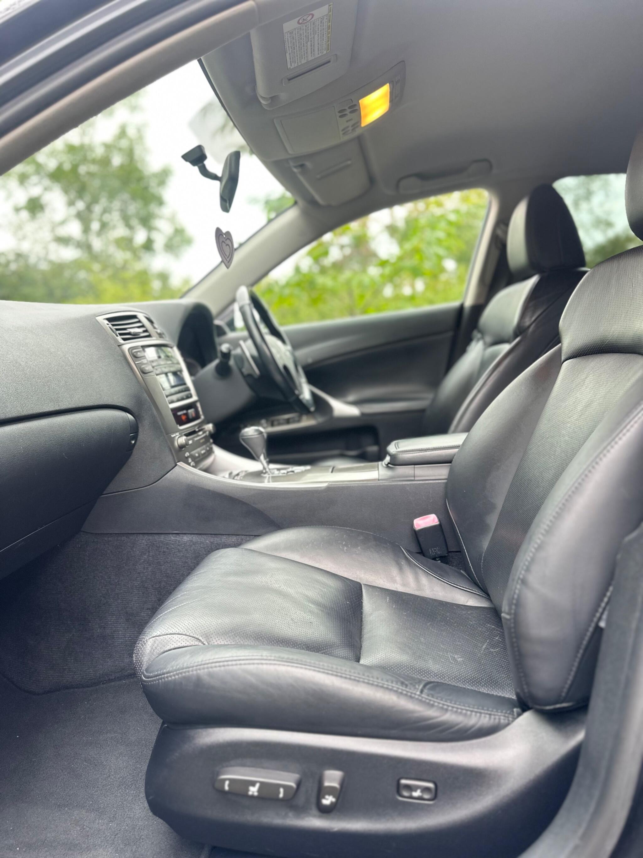 2008 Lexus IS image 12