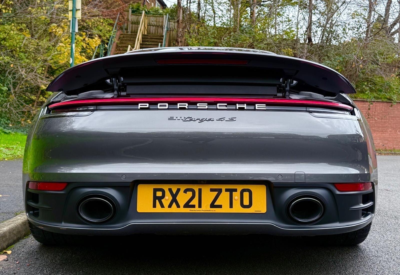 Porsche 911 view 8