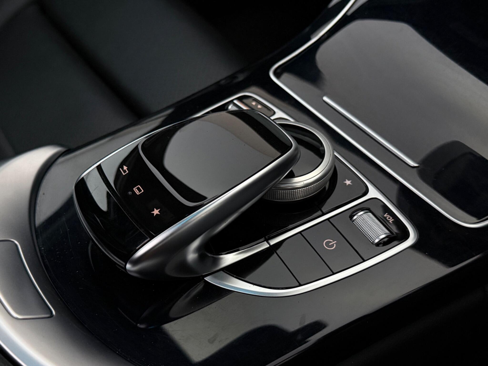 Mercedes-Benz C-Class view 26
