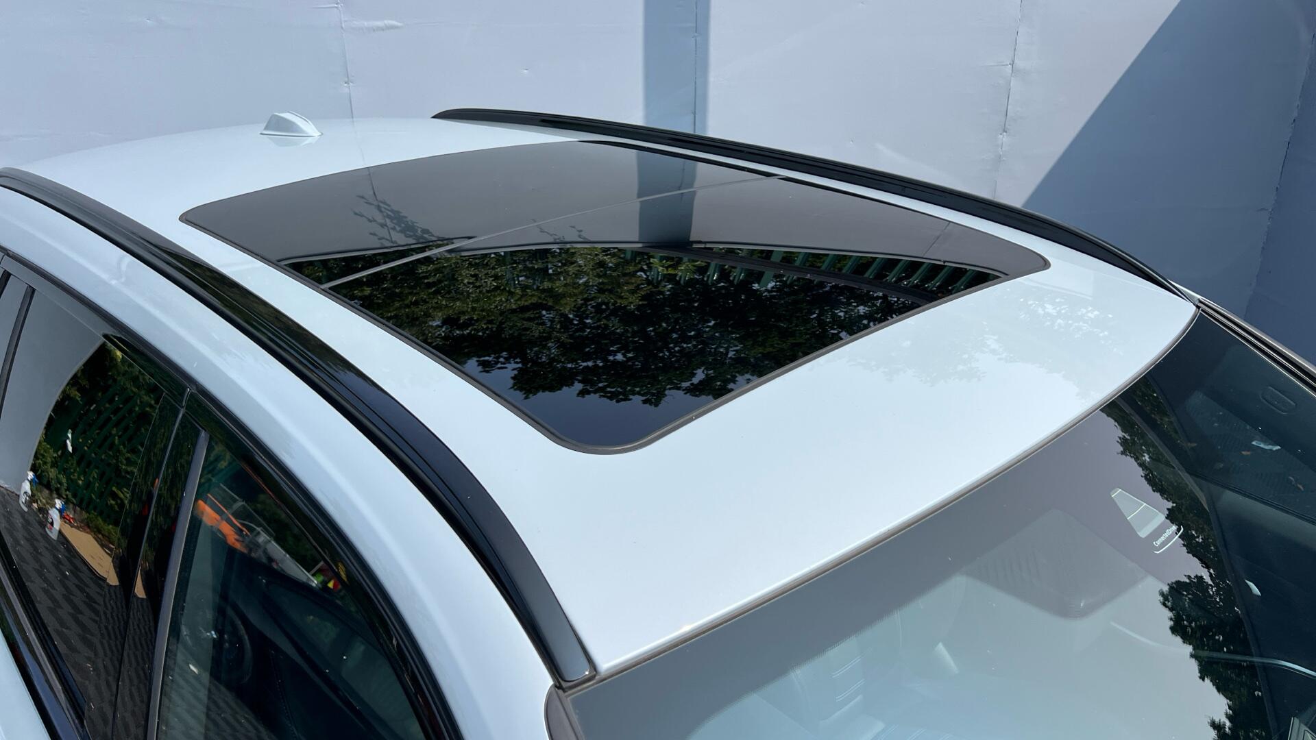 BMW 3 Series view 21