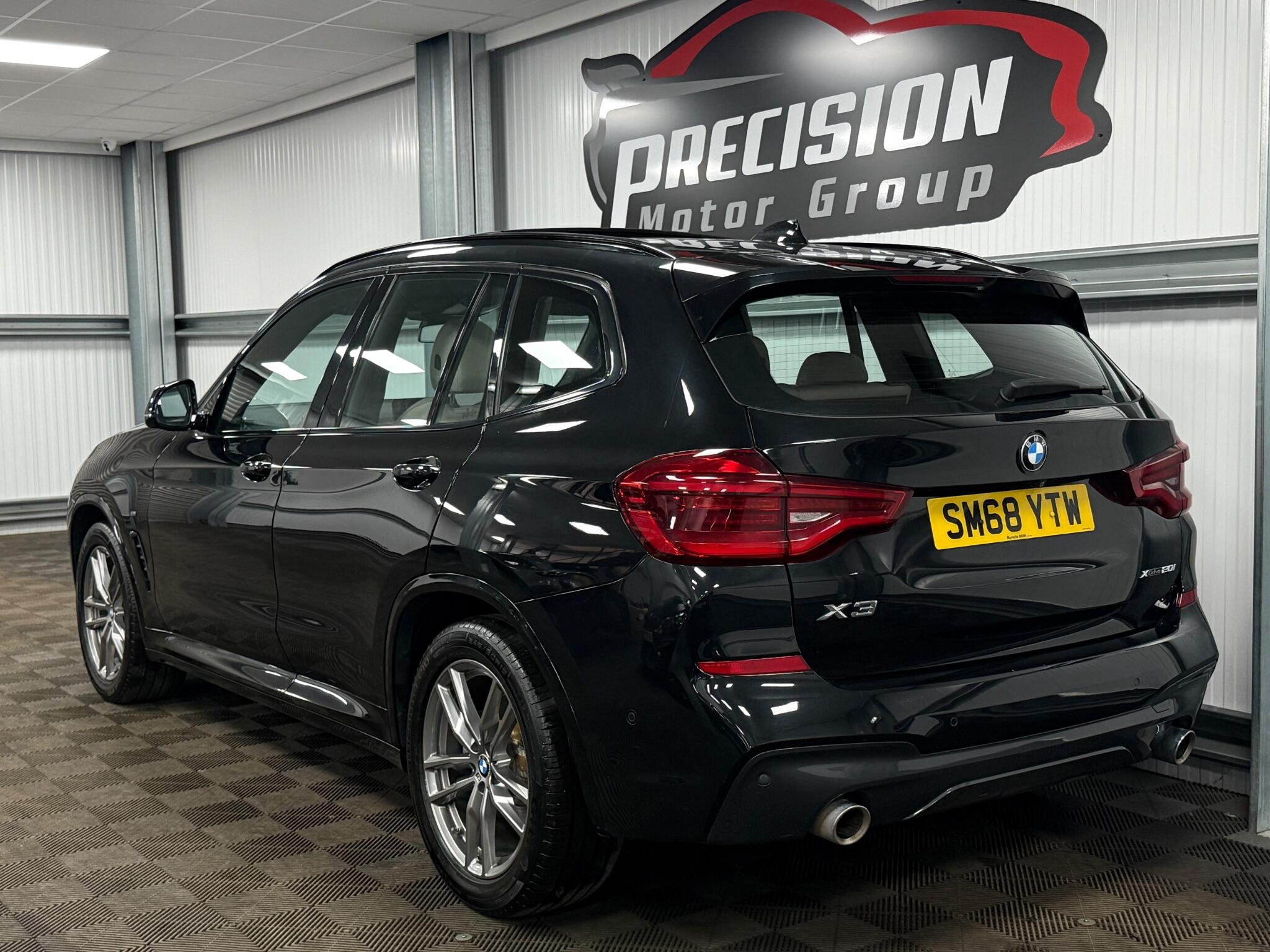 BMW X3 view 5
