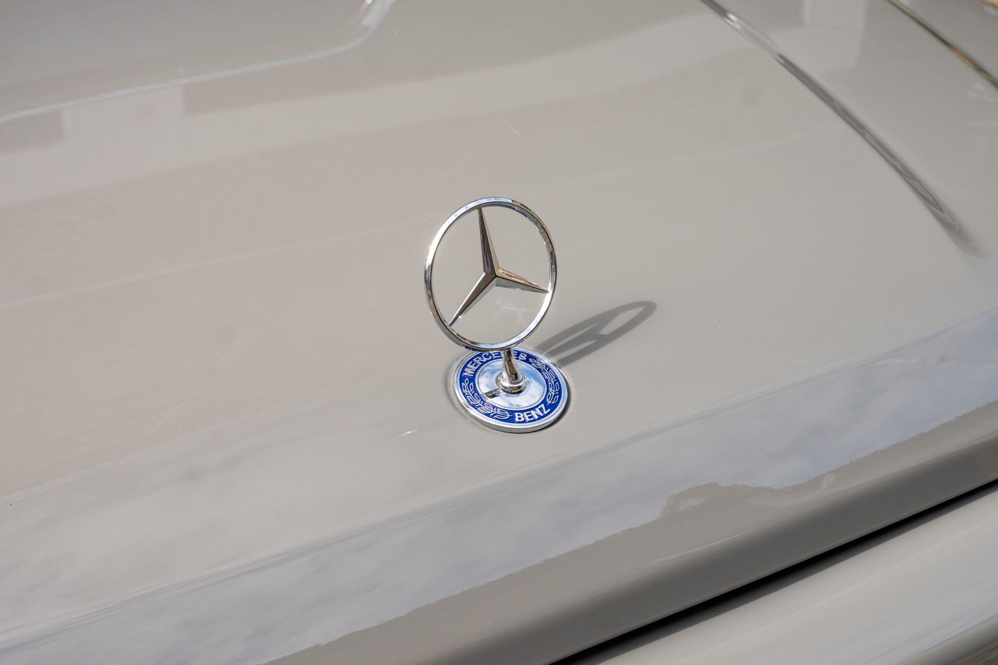 Mercedes-Benz G-Class view 35