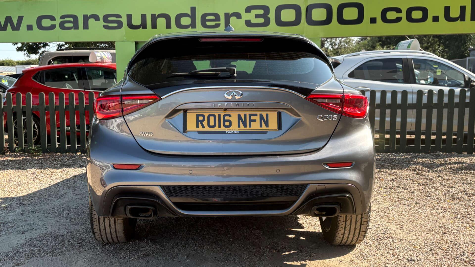 Infiniti Q30 view 5