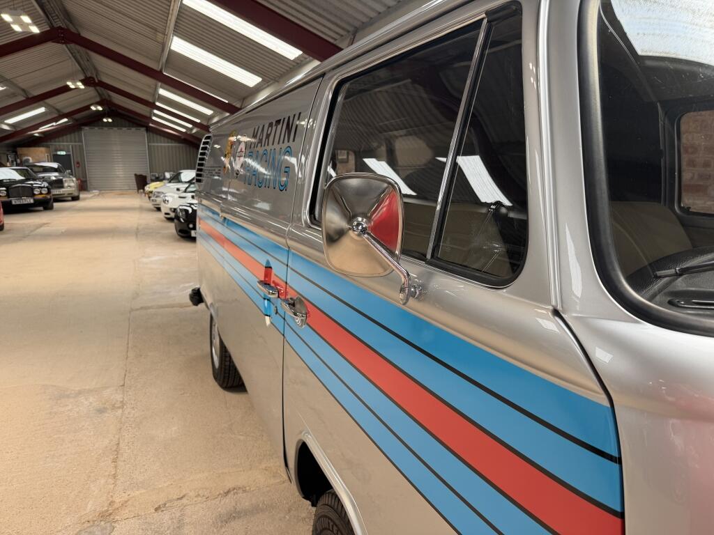 Volkswagen Transporter view 26
