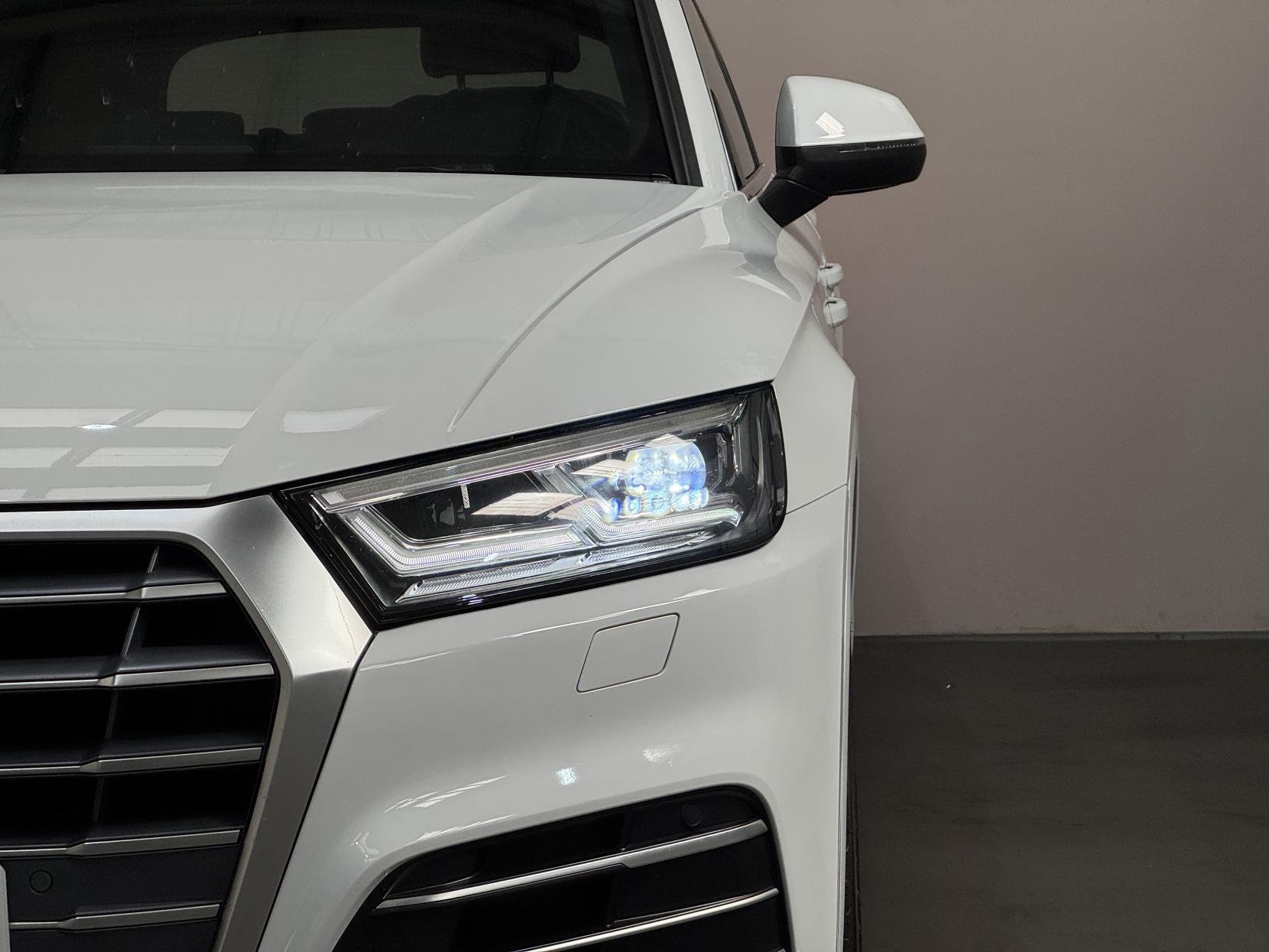 Audi Q5 view 6