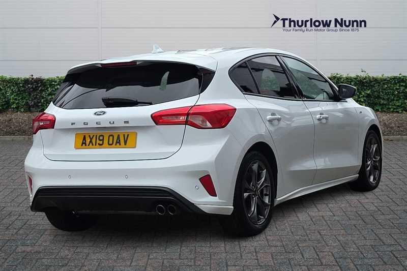 Ford Focus view 3