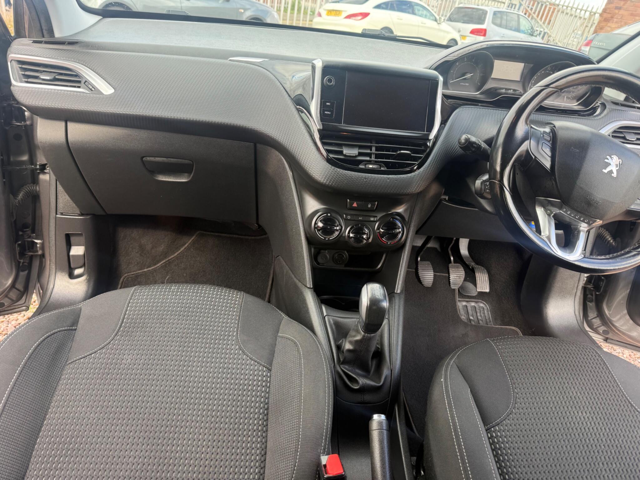 Peugeot 208 view 23