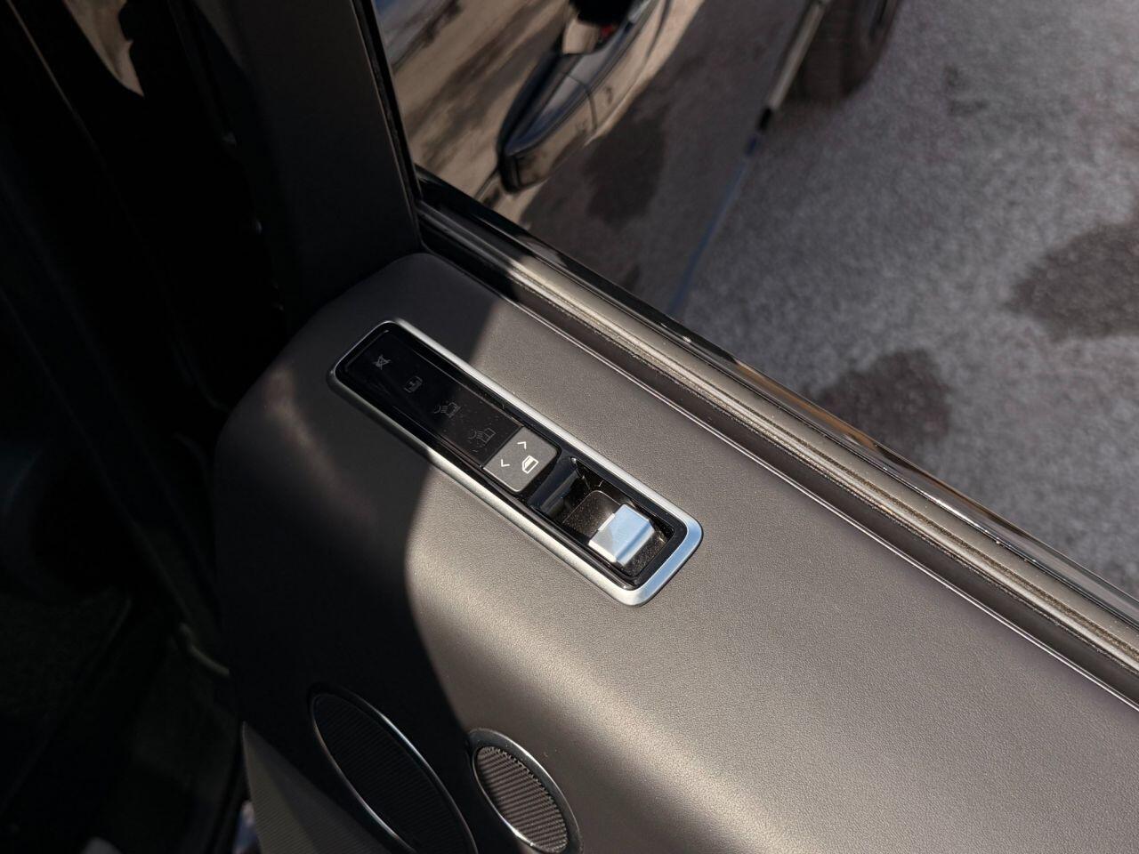 Land Rover Range Rover view 34