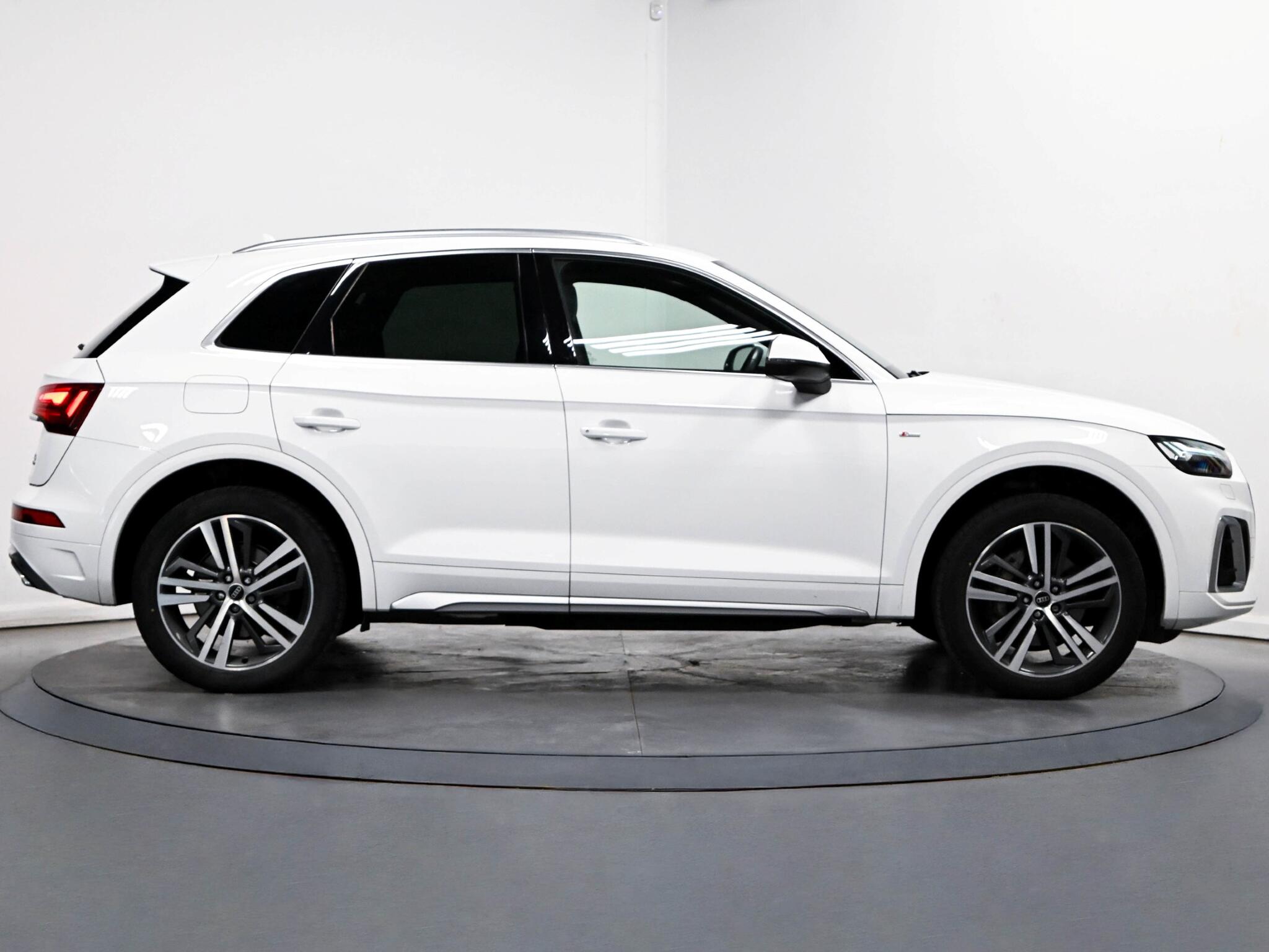 Audi Q5 view 22