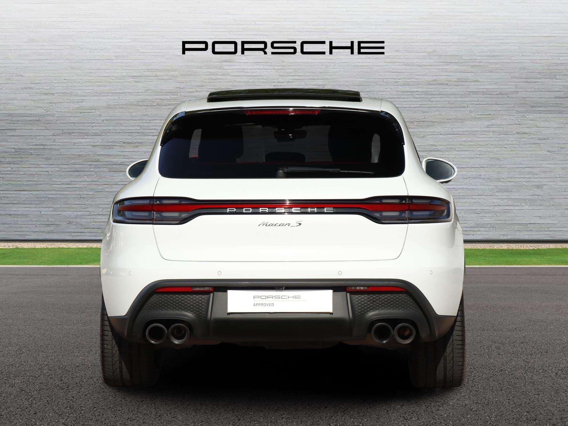 Porsche Macan view 4