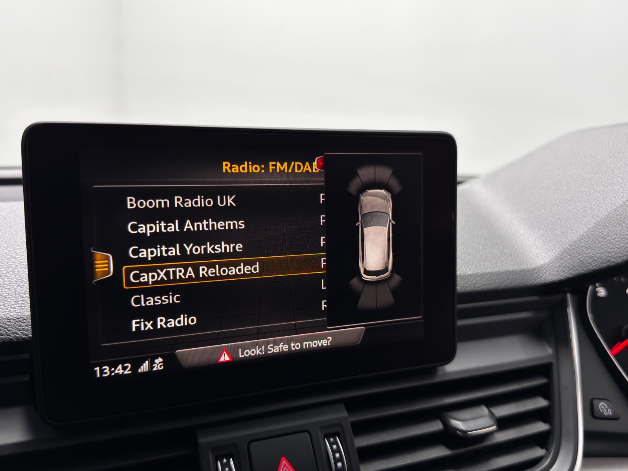 Audi Q5 view 12