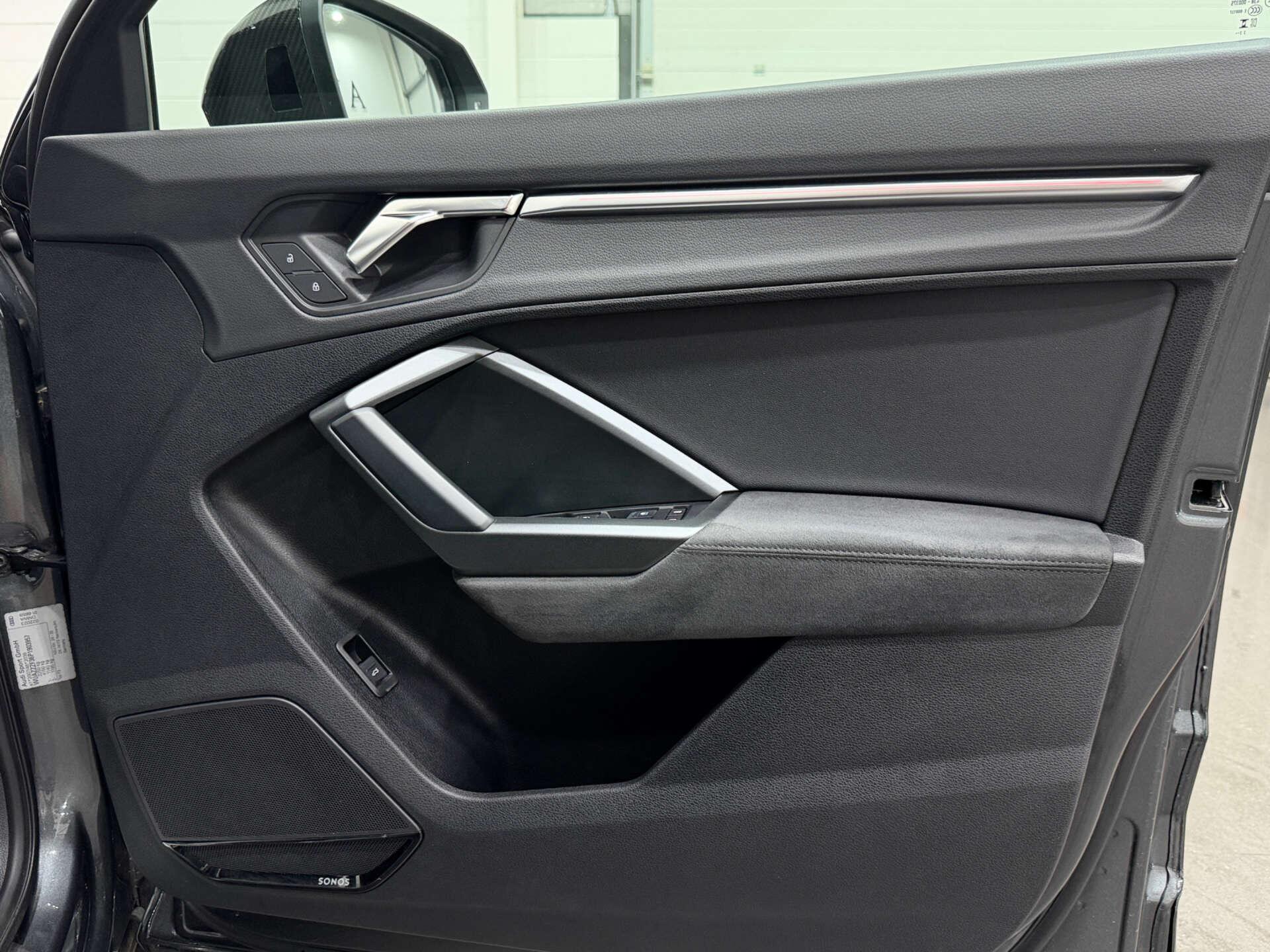 Audi RS Q3 view 37