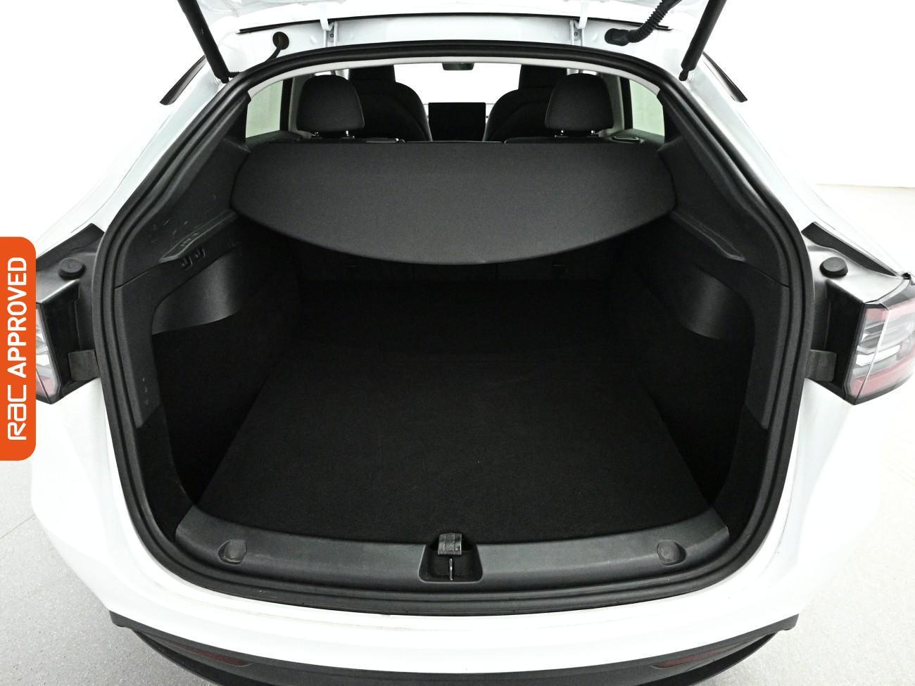 Tesla Model Y view 28