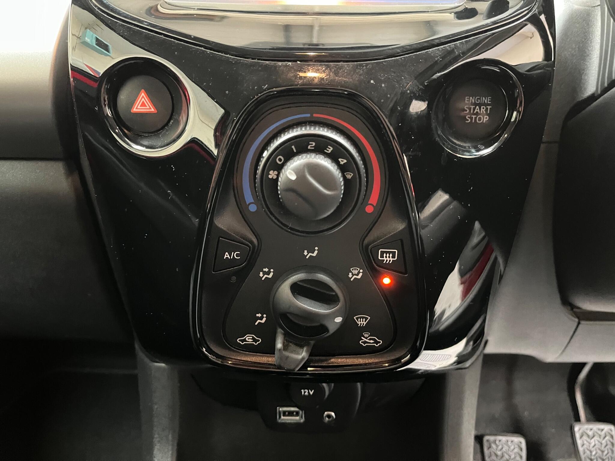 Peugeot 108 view 19