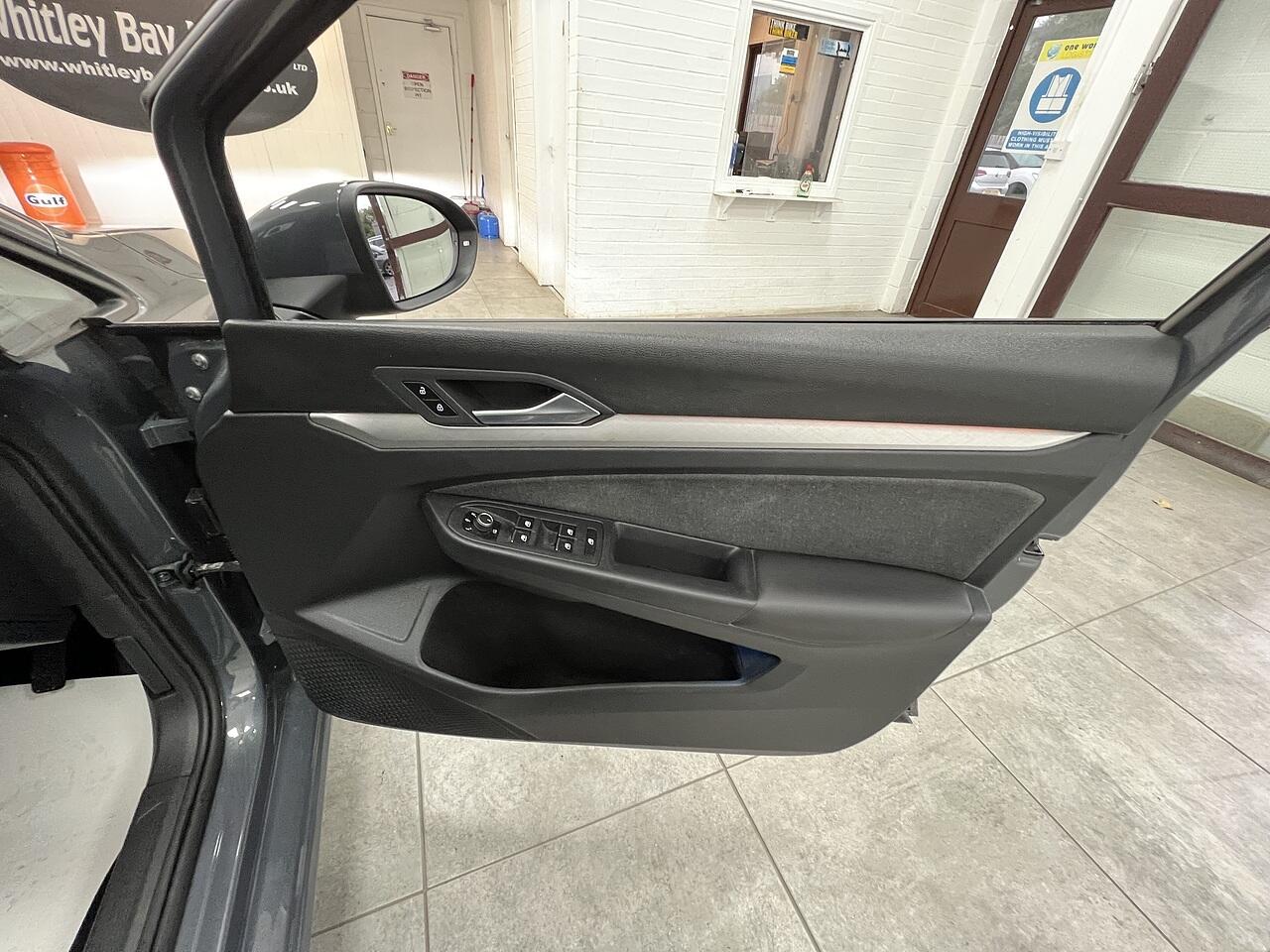 Volkswagen Golf view 14