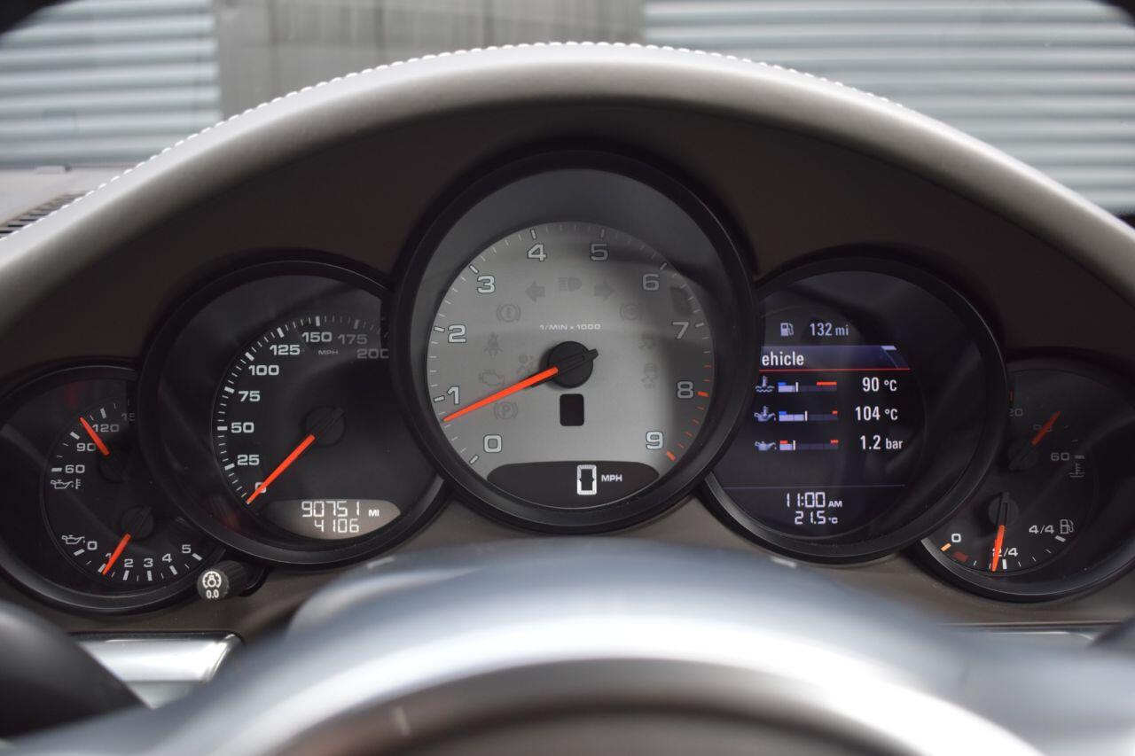 Porsche 911 view 22