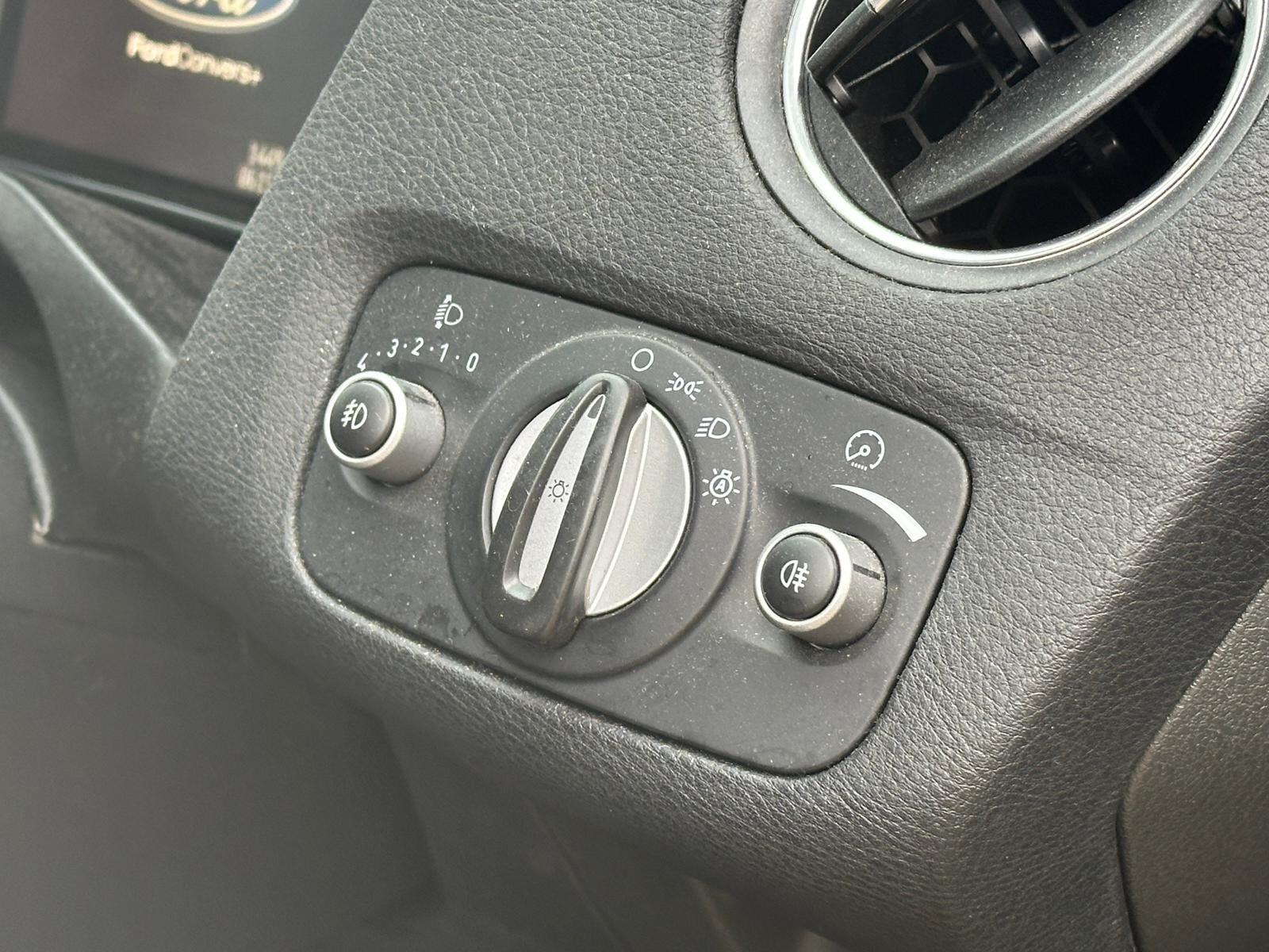 Ford Mondeo view 21