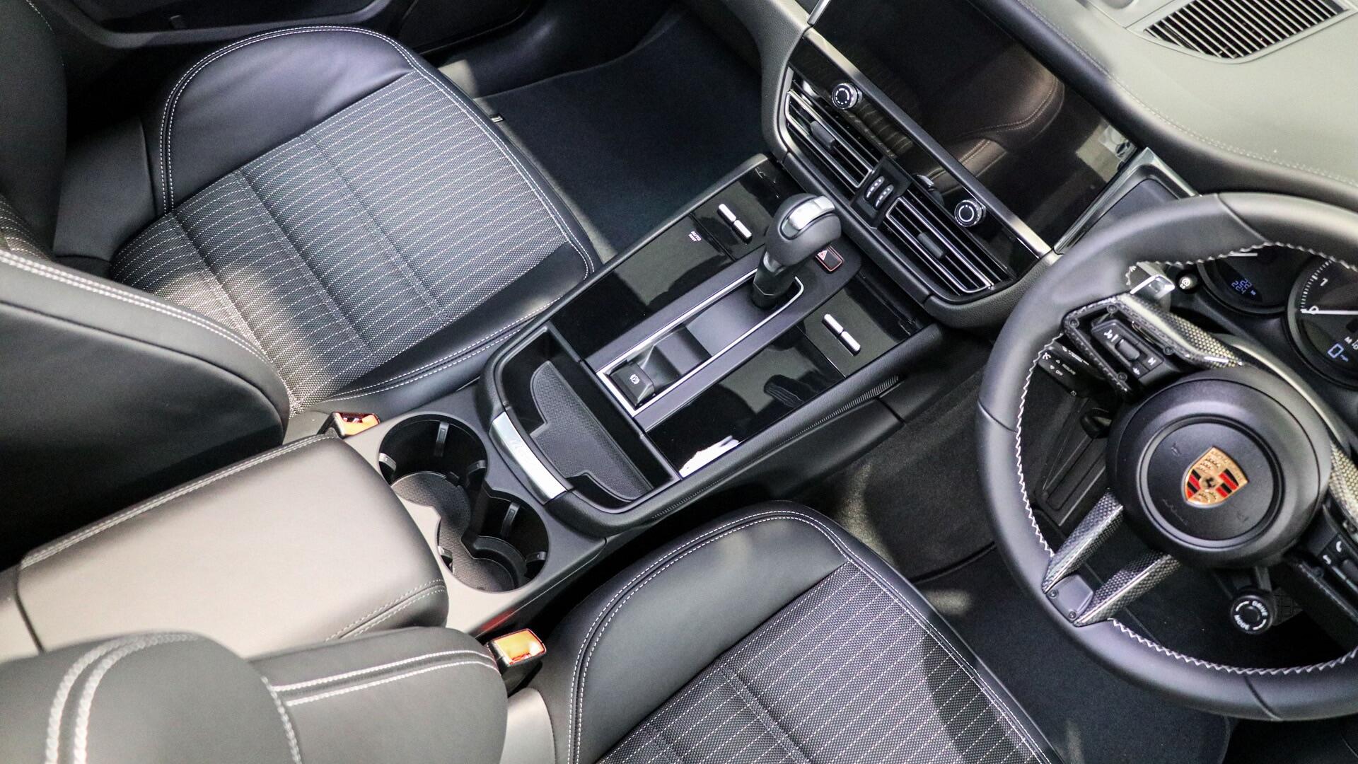 Porsche Macan view 14
