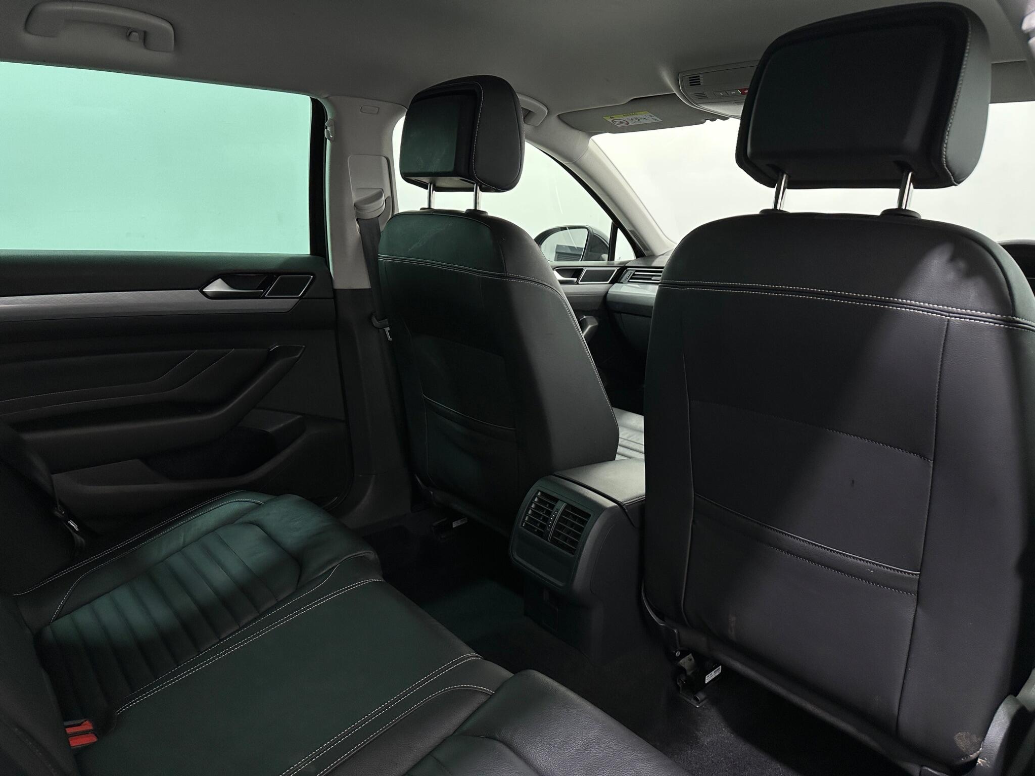 Volkswagen Passat view 41
