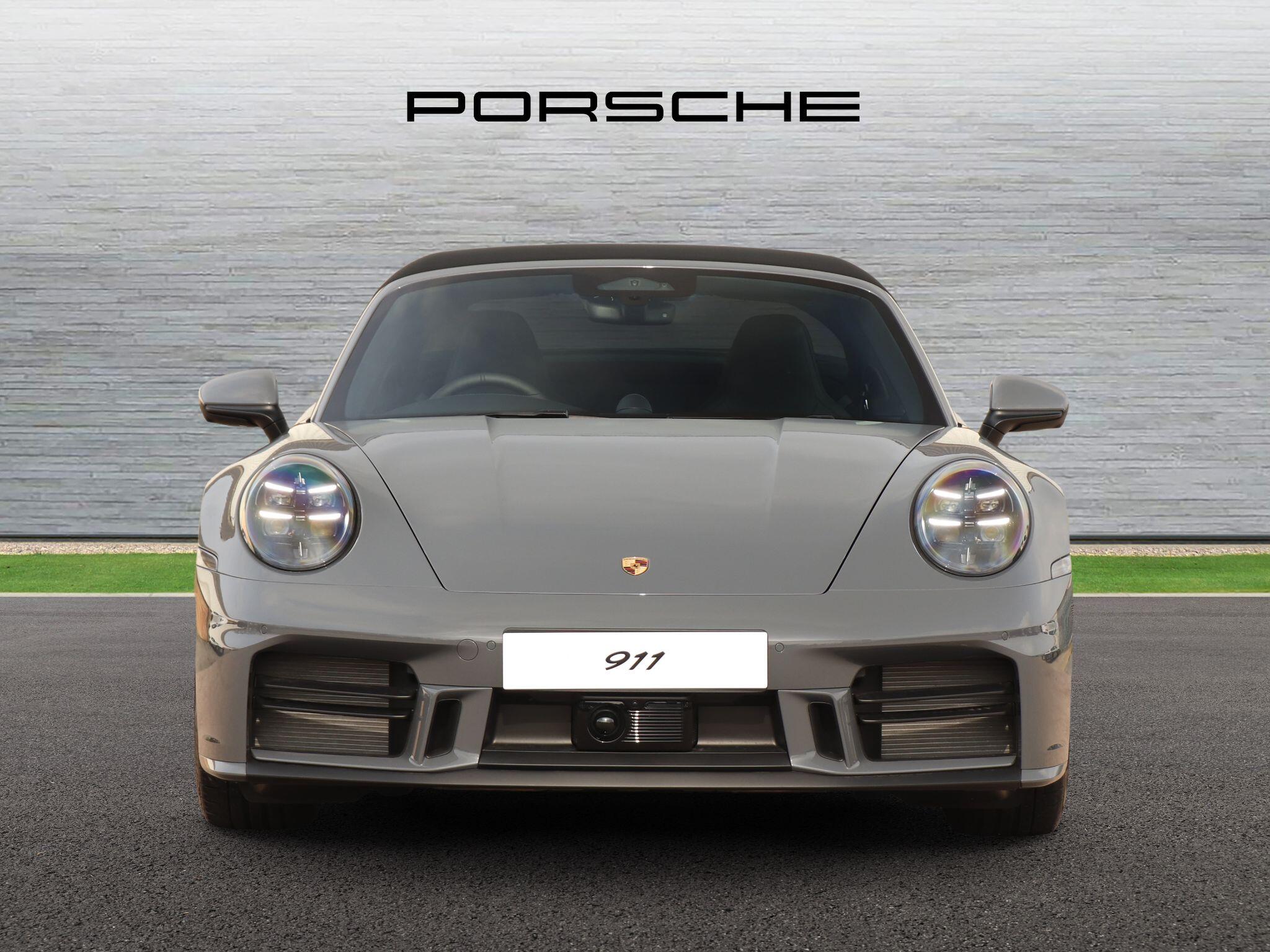Porsche 911 view 8