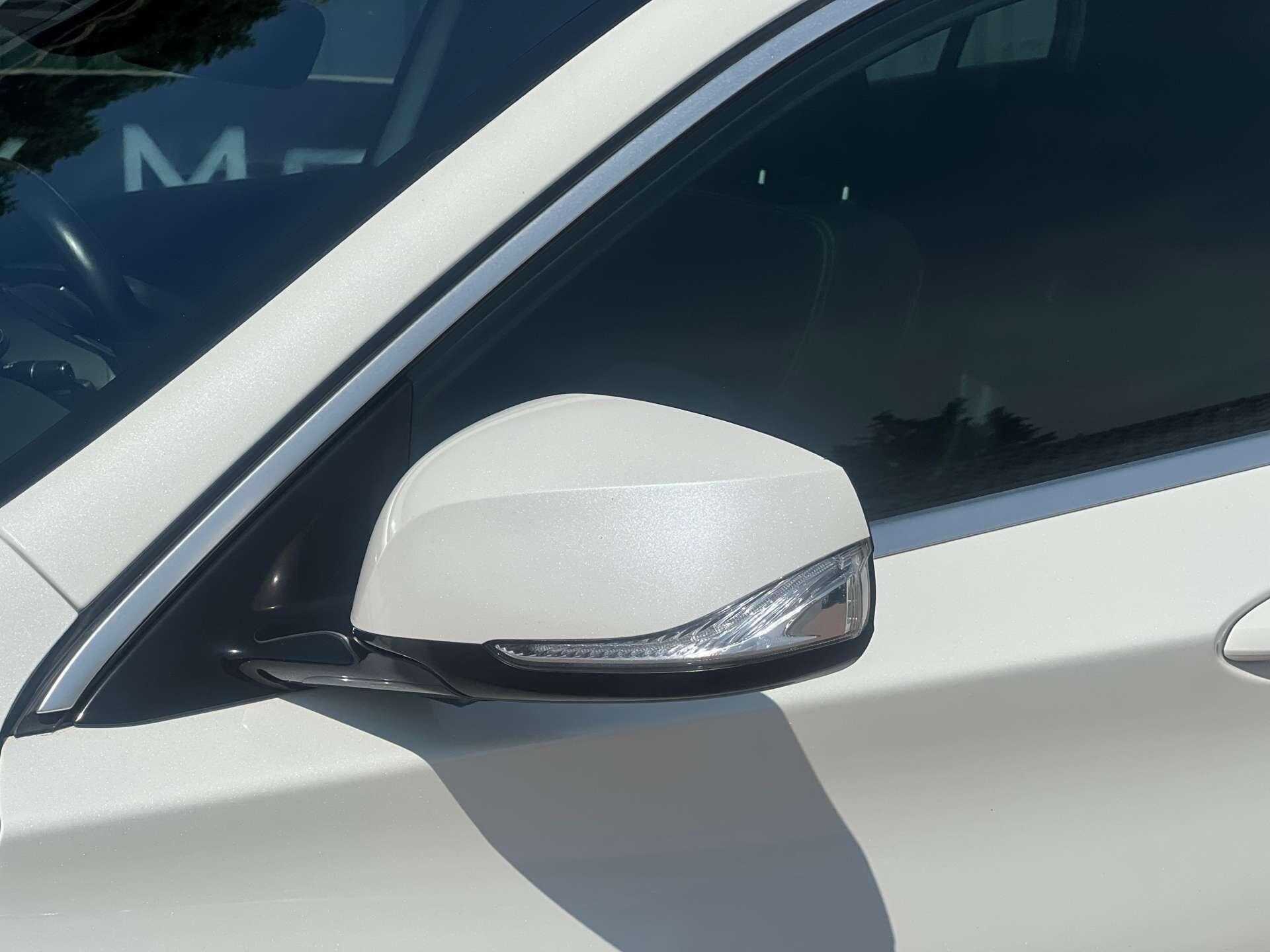 Infiniti Q30 view 17