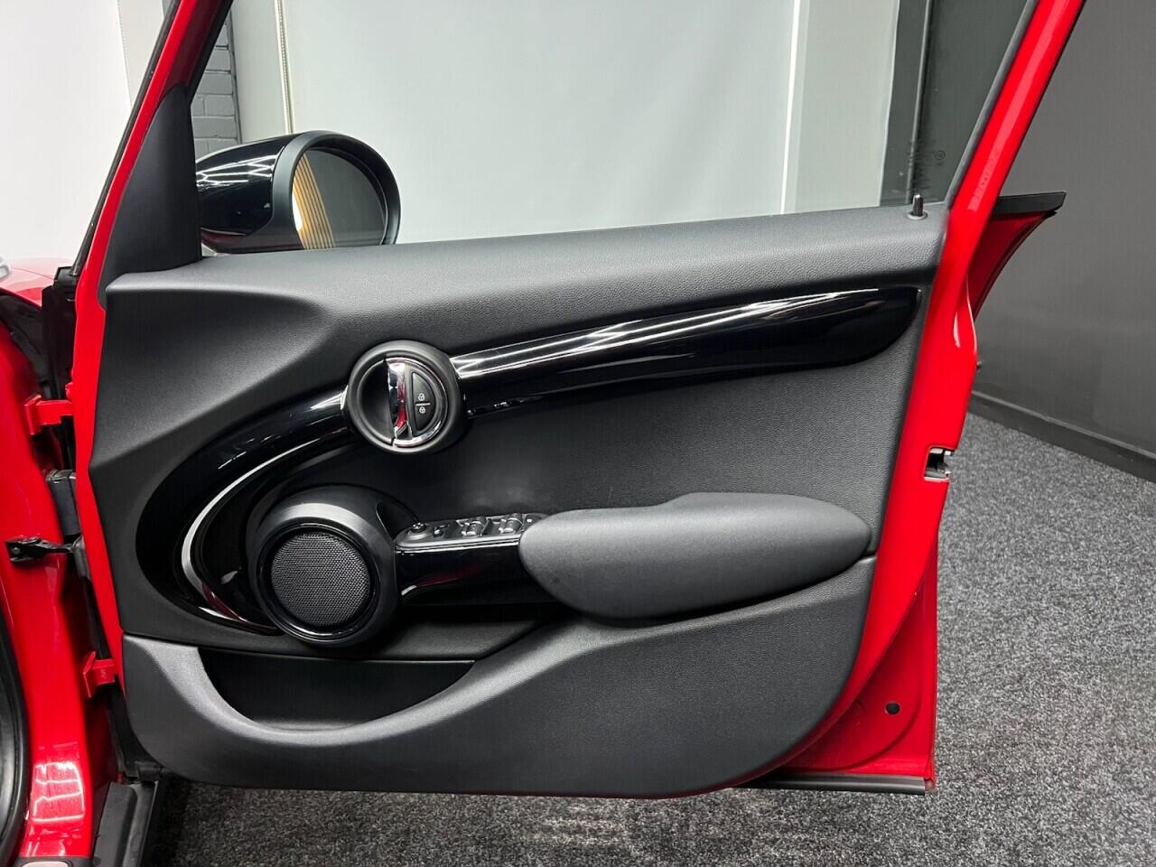 Mini Hatch view 33