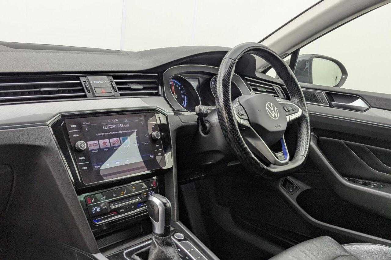 Volkswagen Passat view 26
