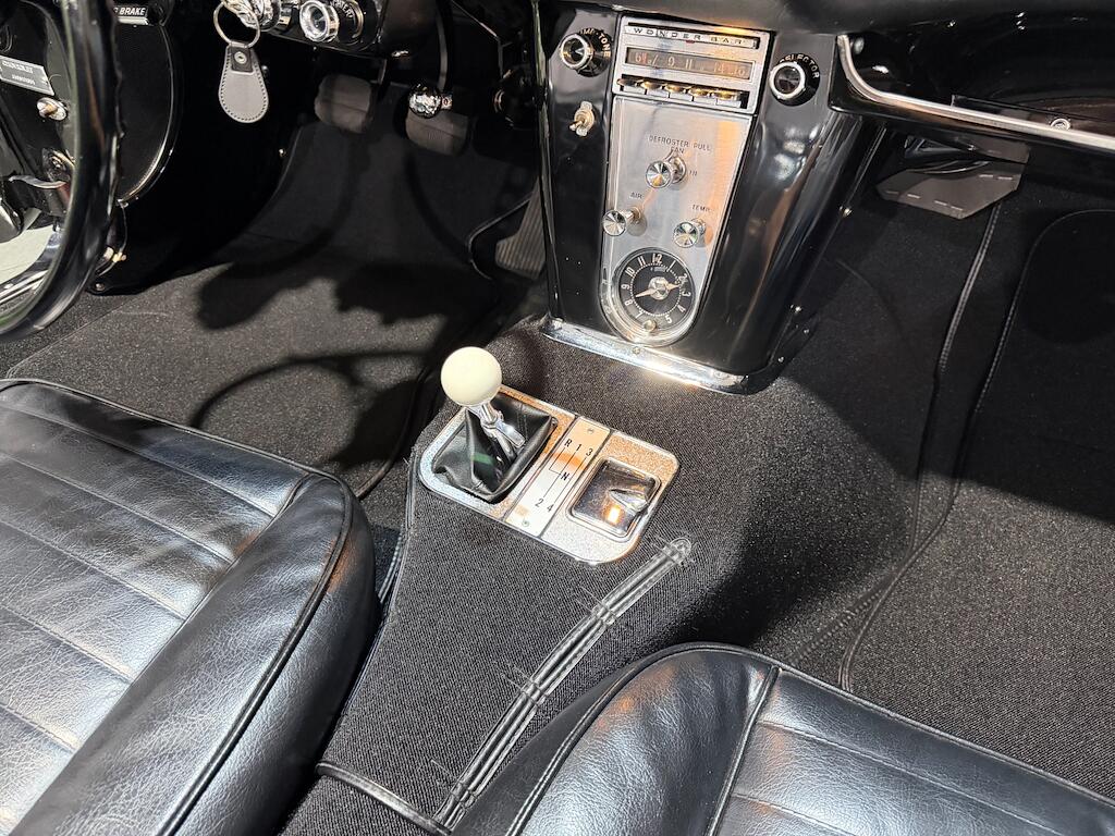 Chevrolet Corvette view 15
