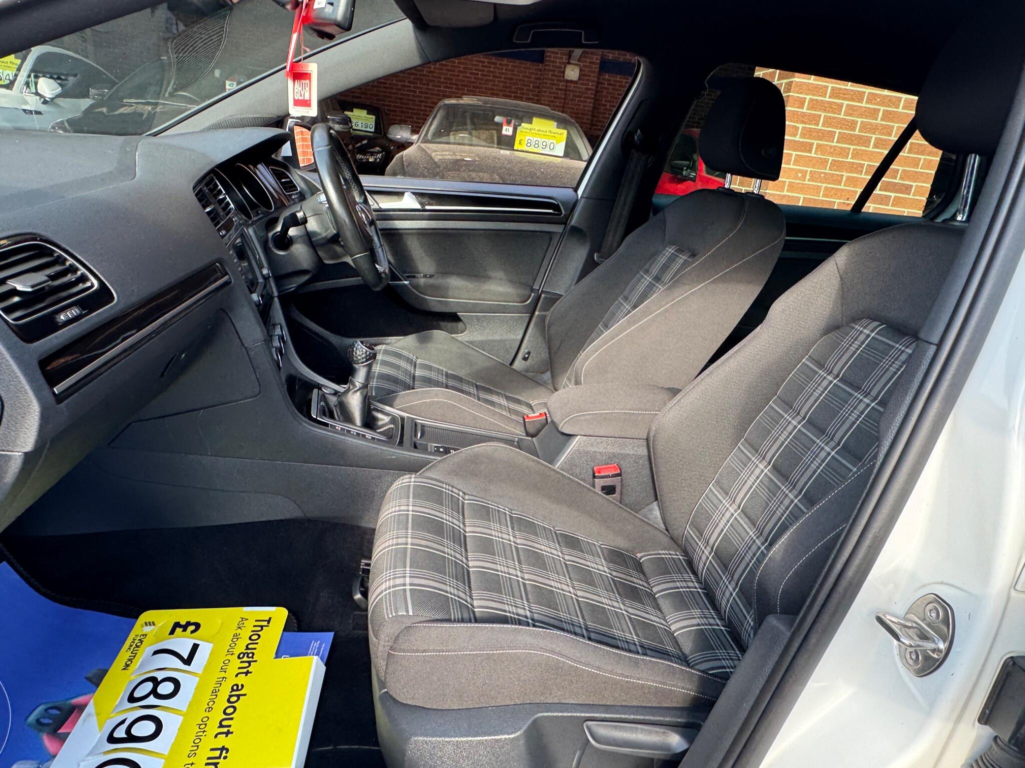 Volkswagen Golf view 6