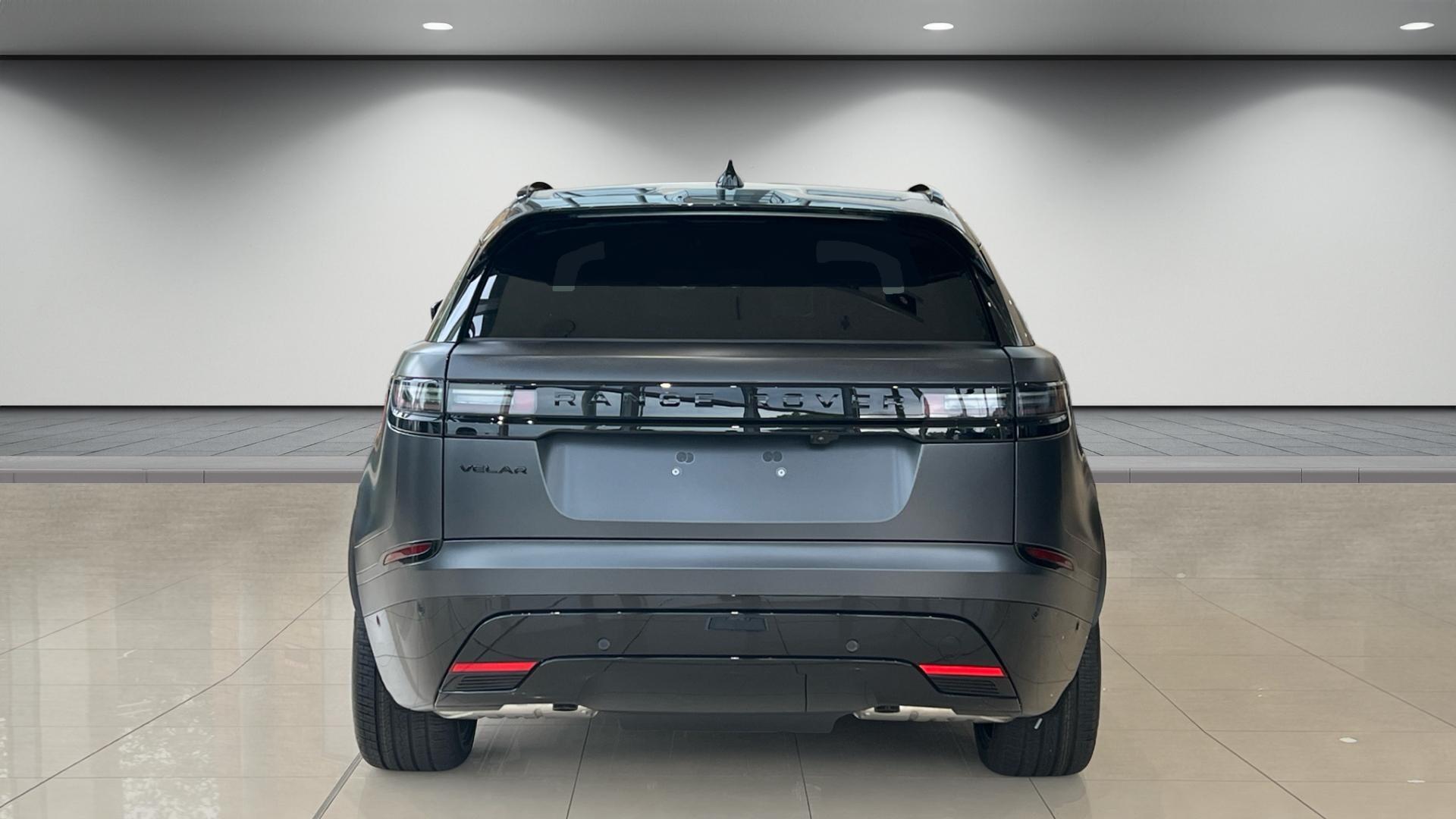 Land Rover Range Rover Velar view 4