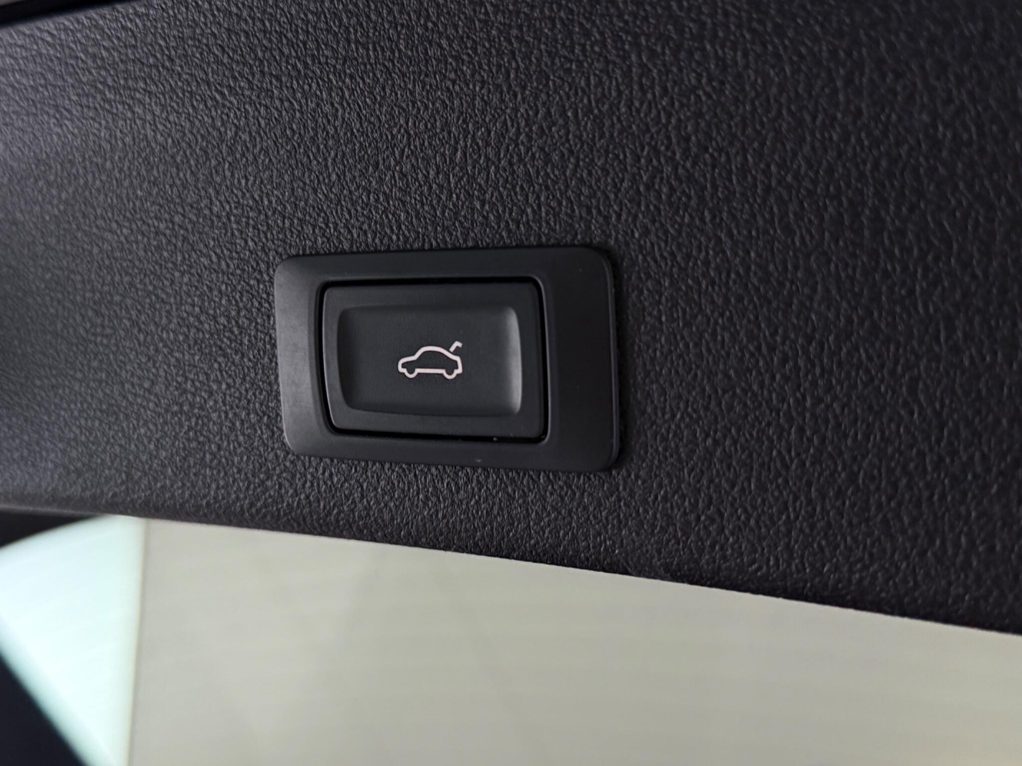 Audi A6 view 10