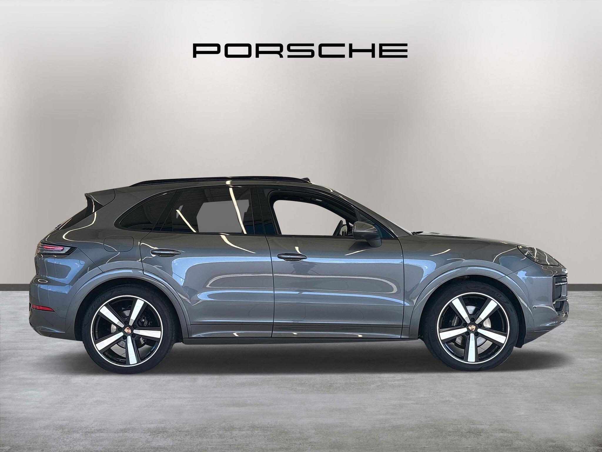 Porsche Cayenne view 8