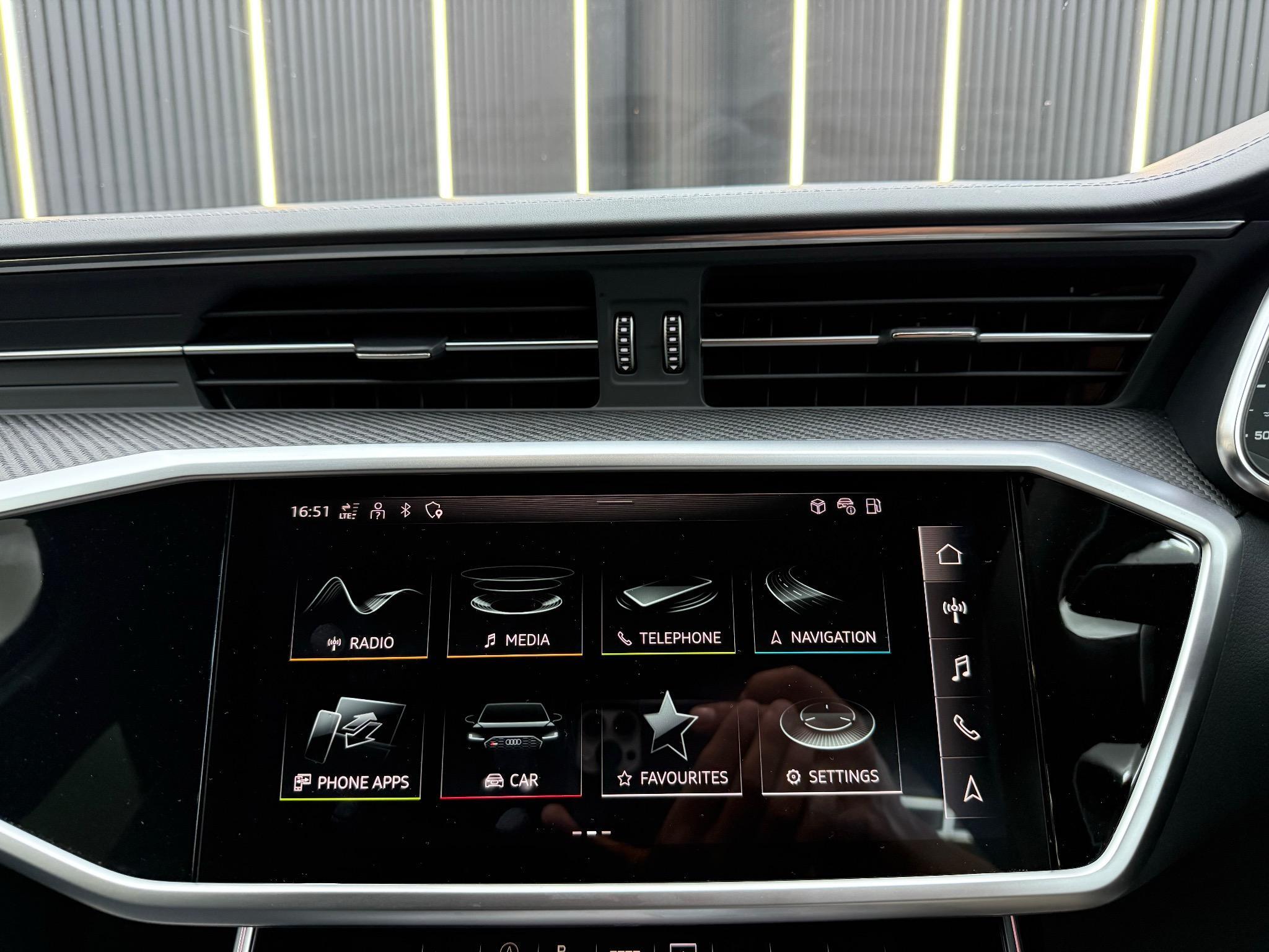 Audi RS6 Avant view 21