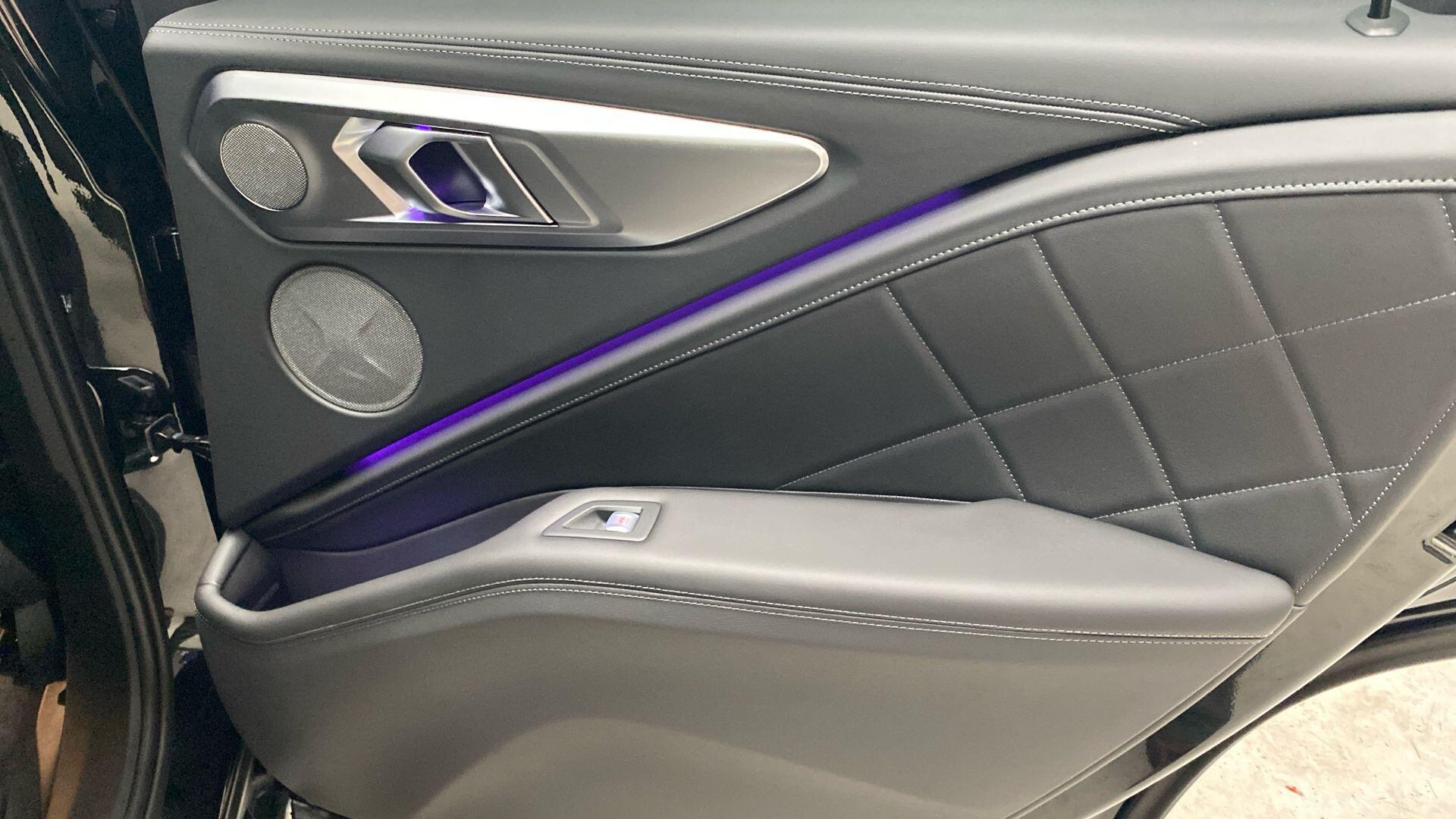 BMW XM view 28