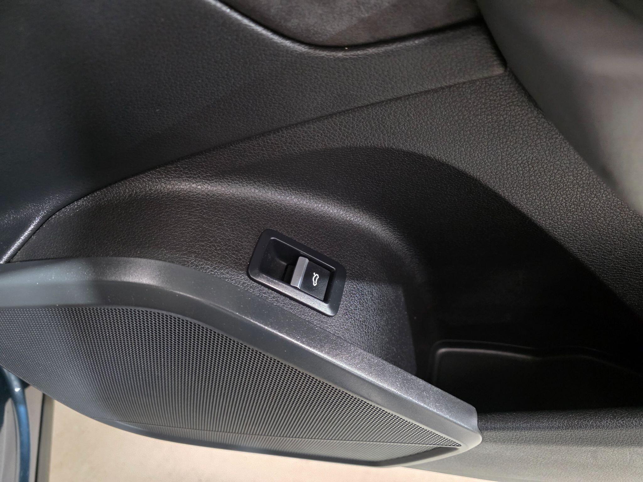 Audi Q5 view 18