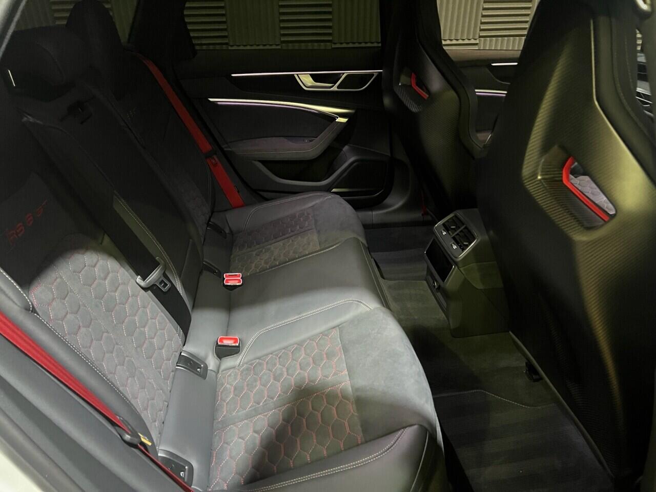 Audi RS6 Avant view 15