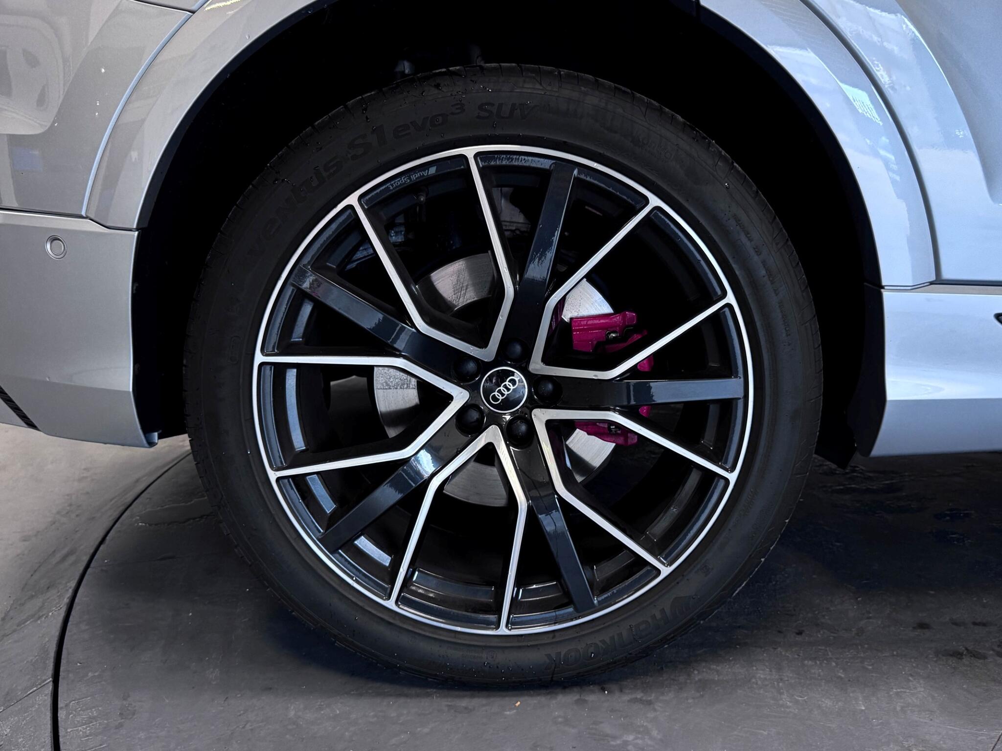 Audi SQ8 view 62