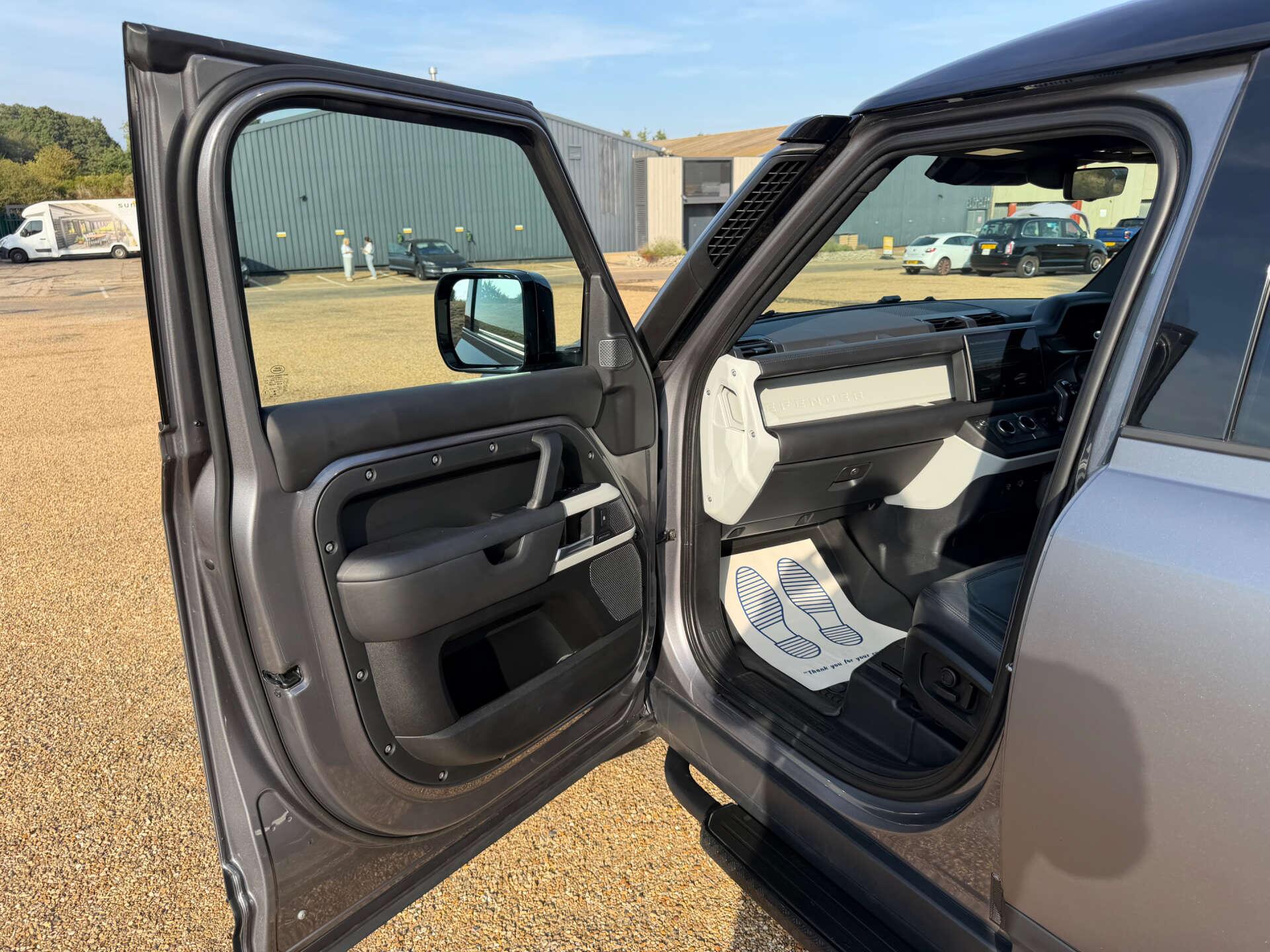 Land Rover Defender view 13