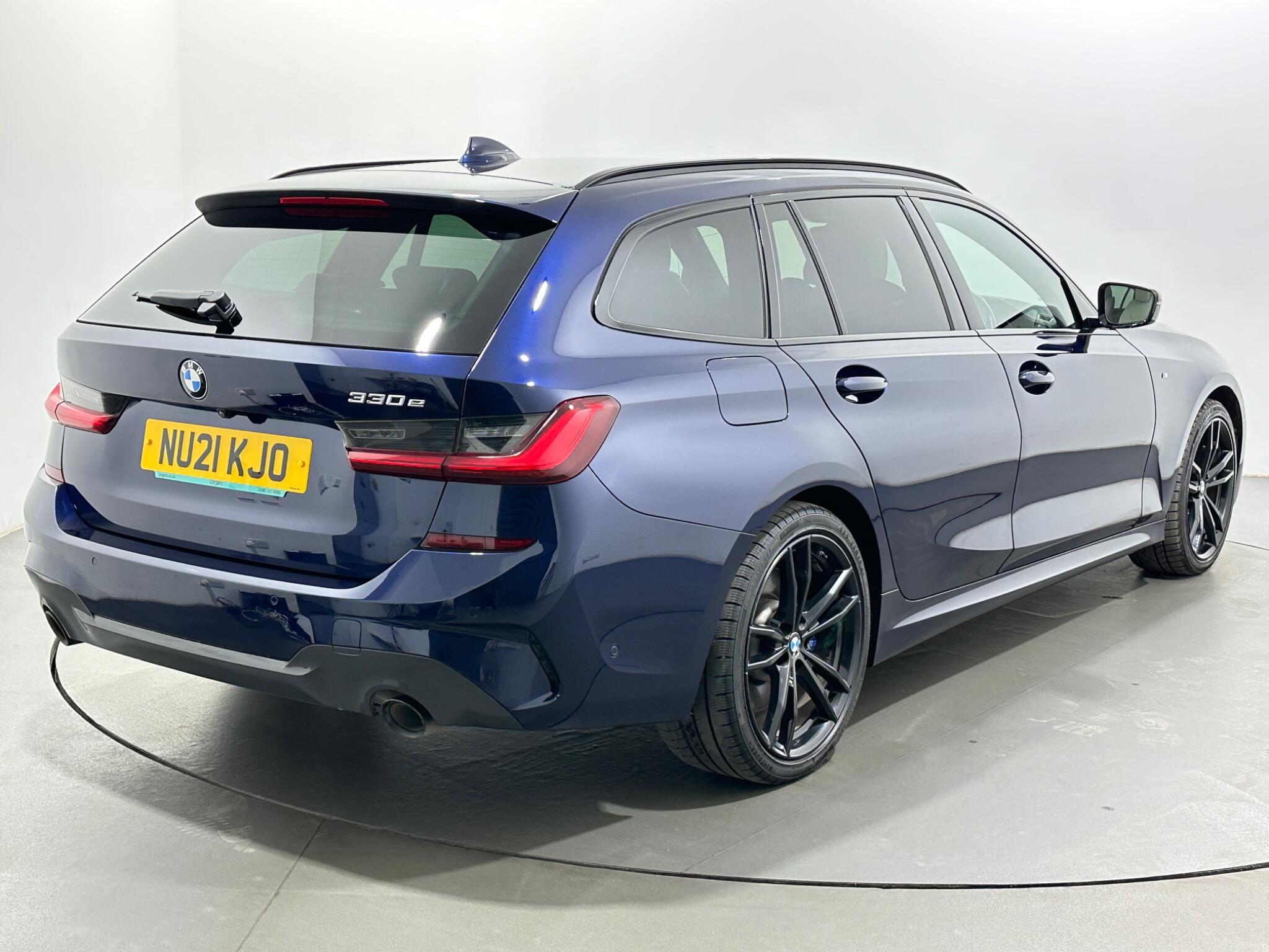 BMW 3 Series view 8