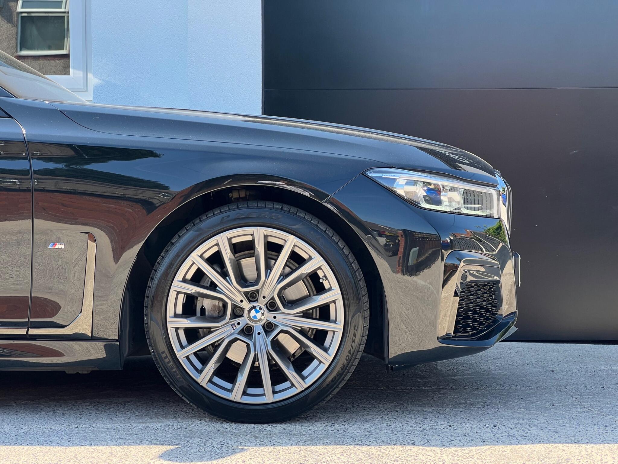 BMW 7 Series view 8