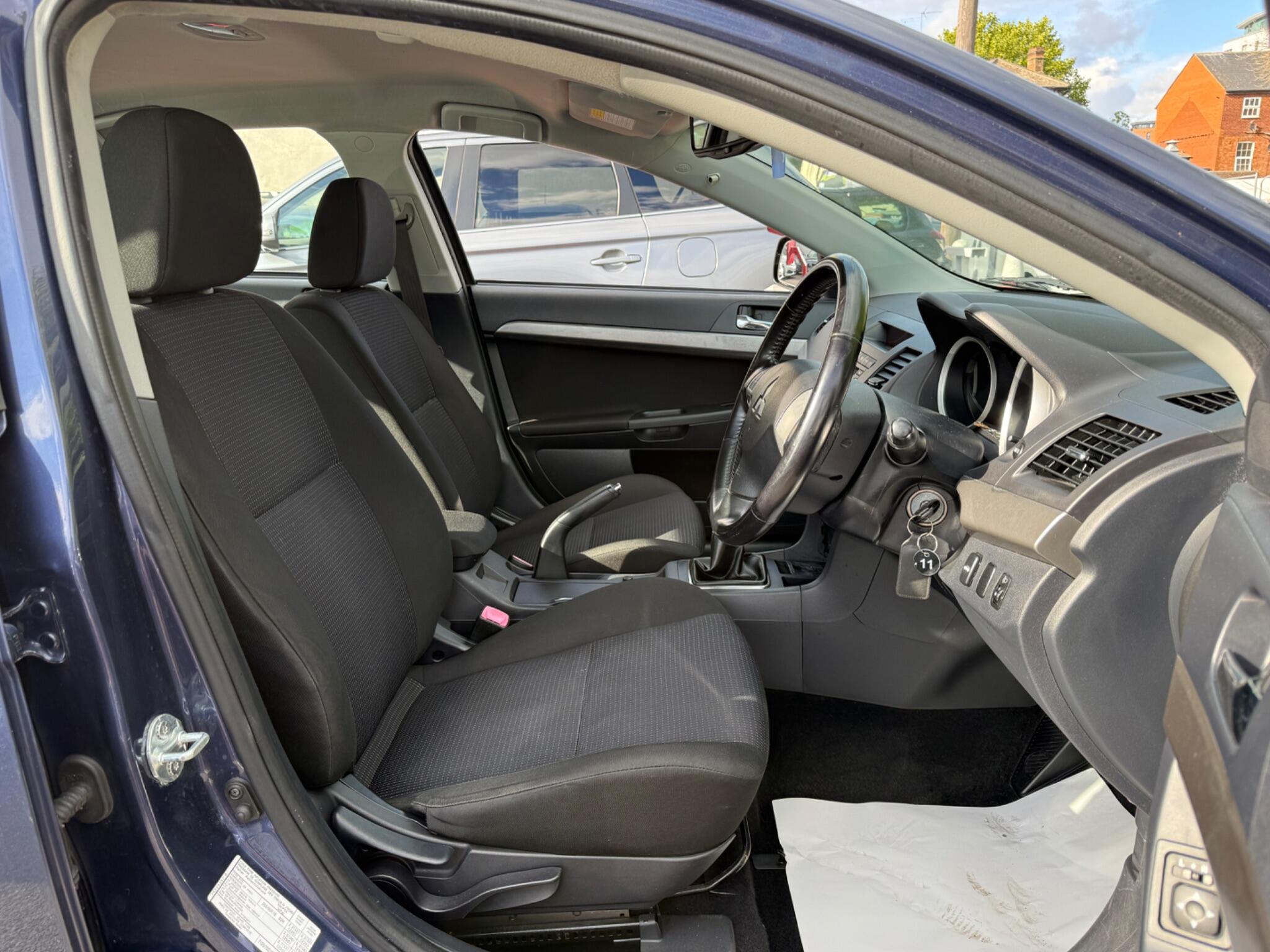 Mitsubishi Lancer - Image 27