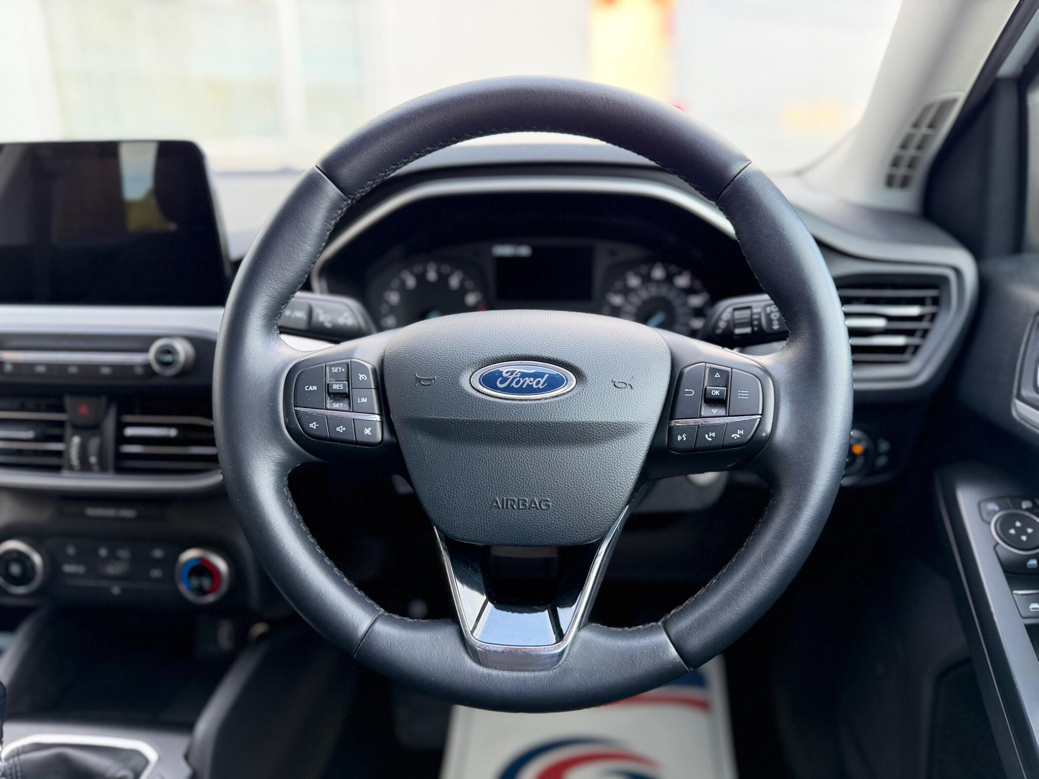Ford Focus view 18