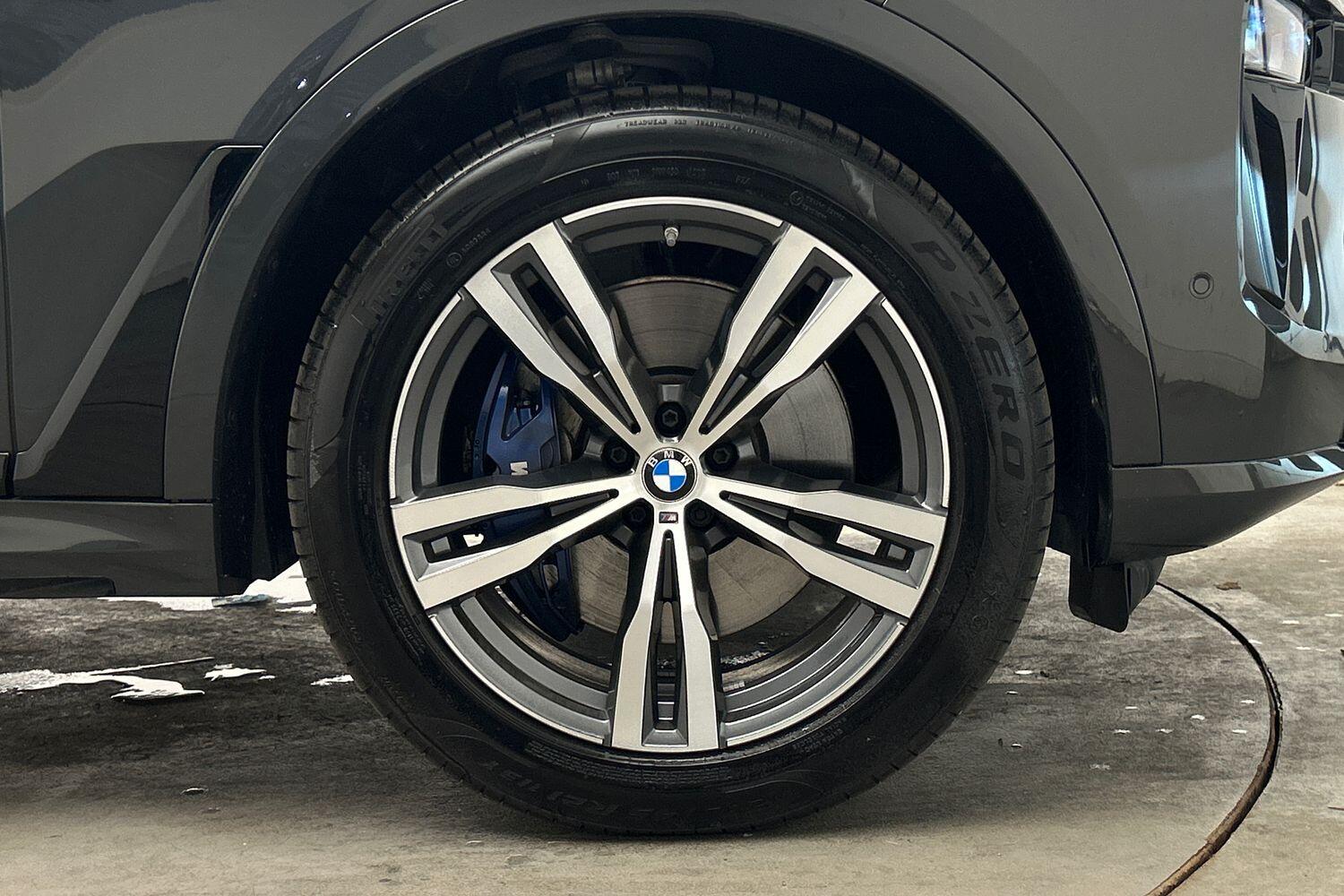 BMW X7 view 15