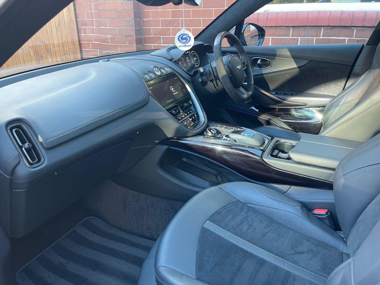 Aston Martin DBX view 36